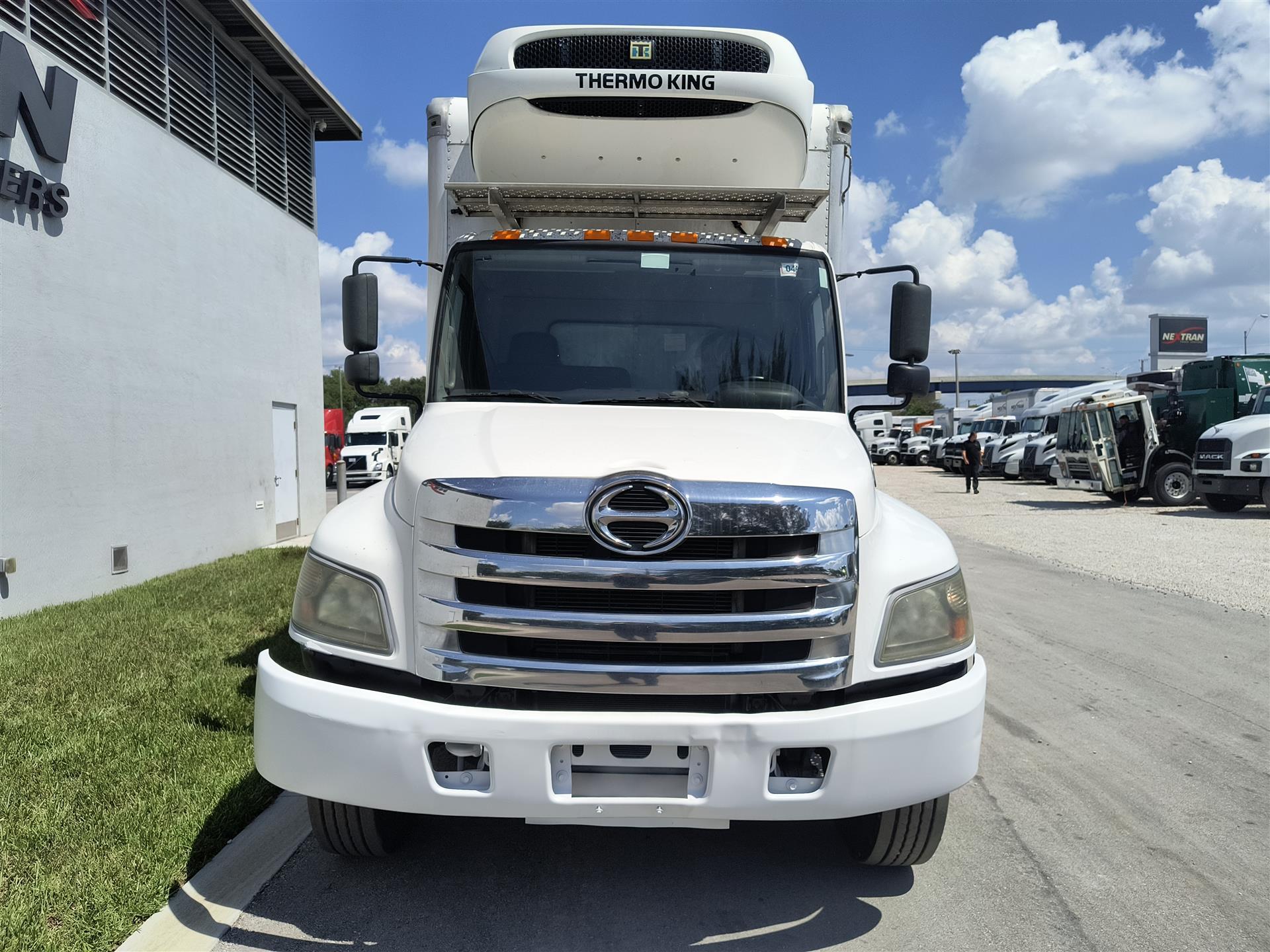 2019 Hino 338 - image 2