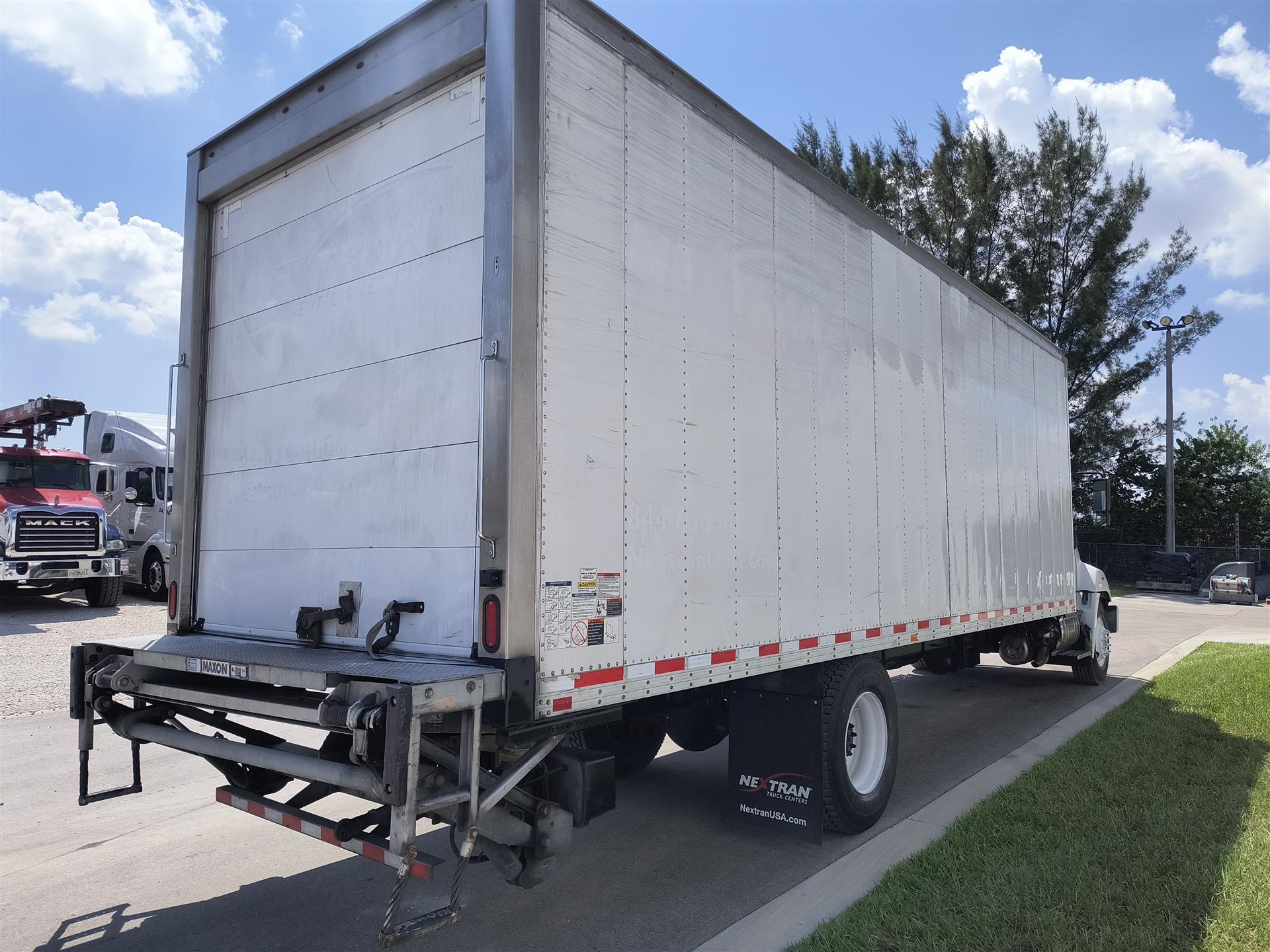 2019 Hino 338 - image 7