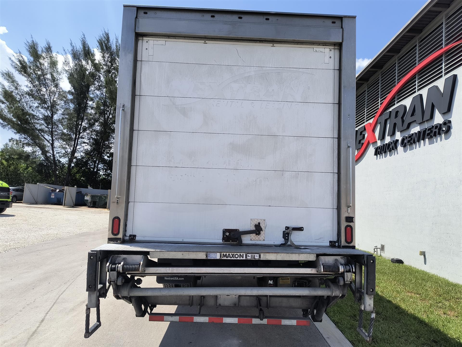 2019 Hino 338 - image 8