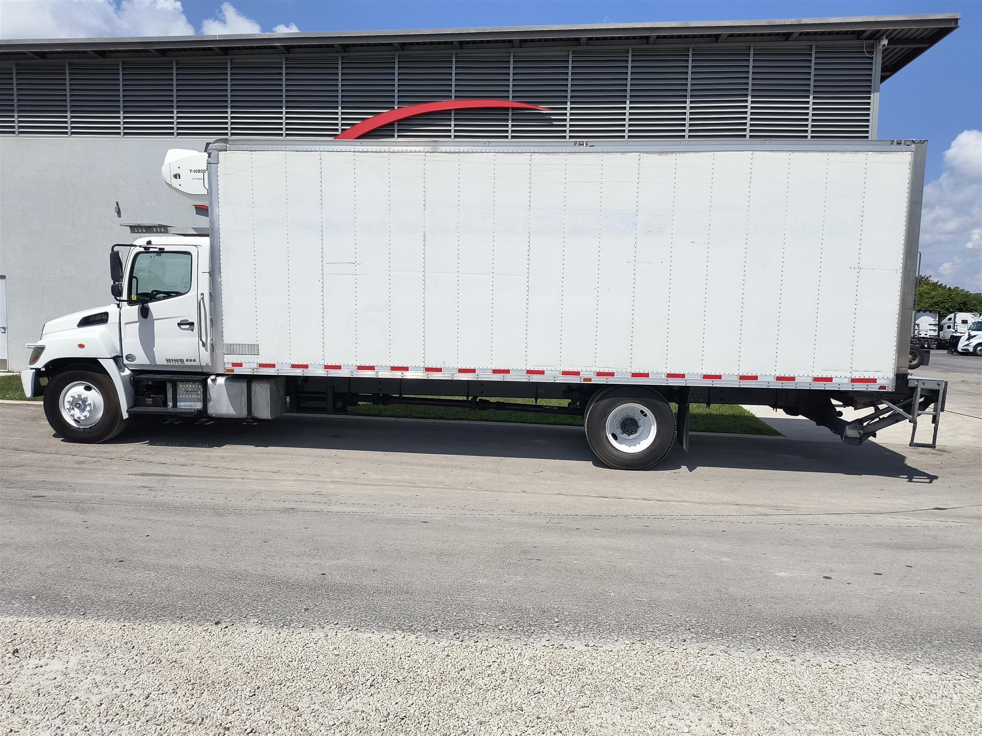 2019 Hino 338 - image 5