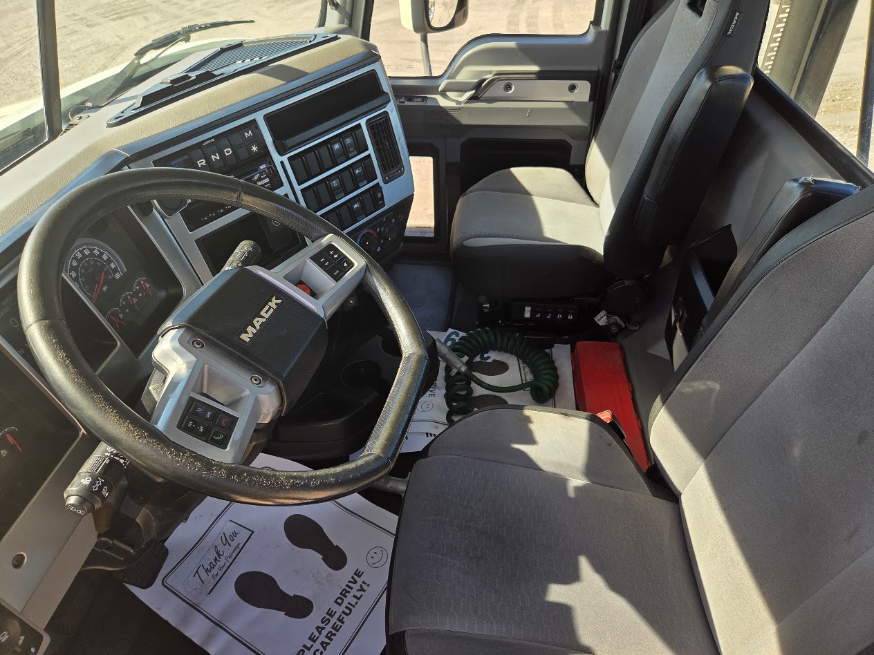 2019 Mack - image 9