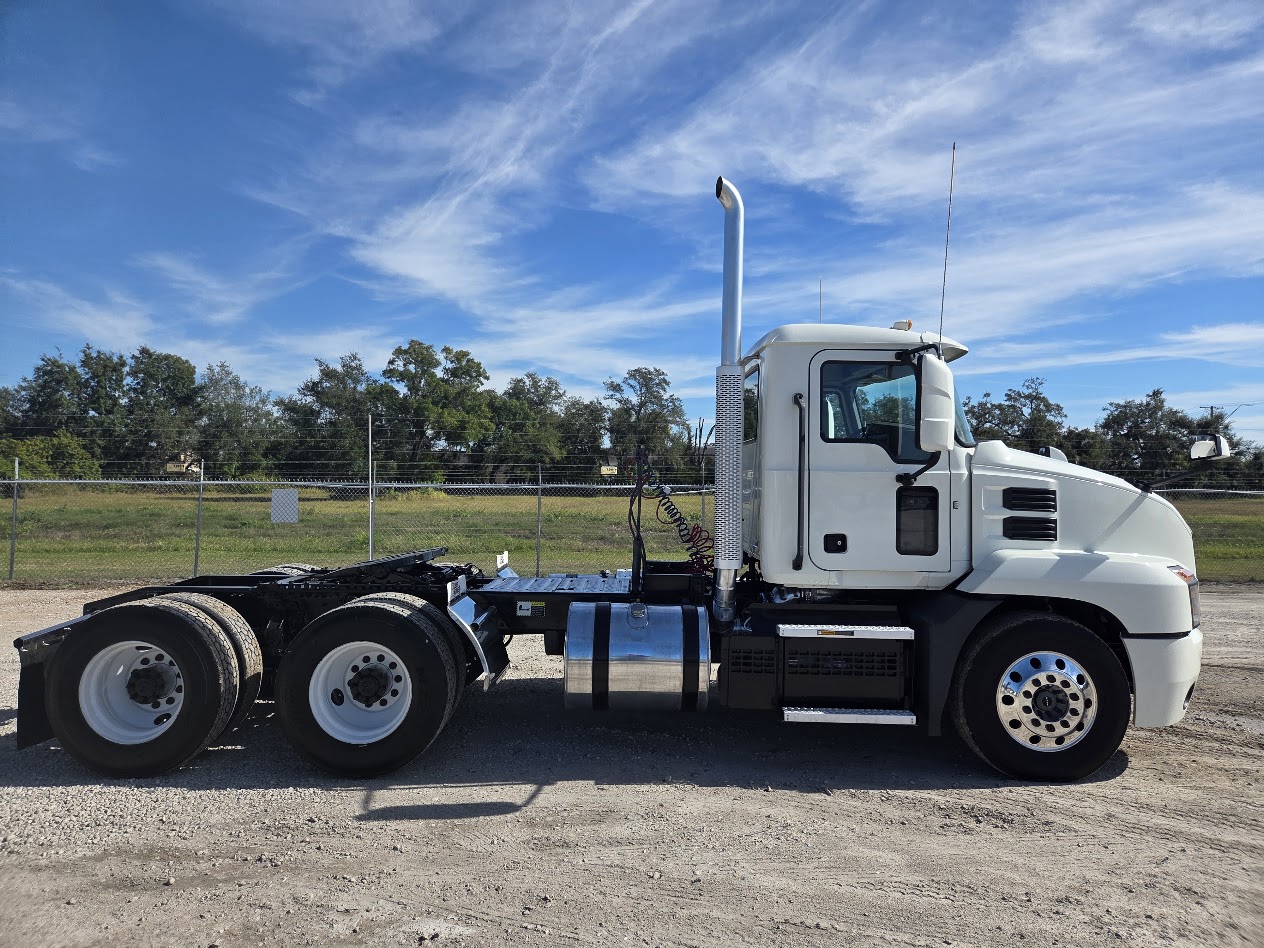 2019 Mack - image 3