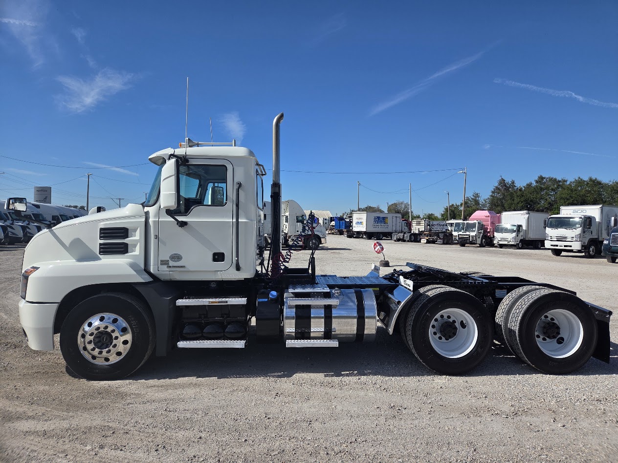 2019 Mack - image 4