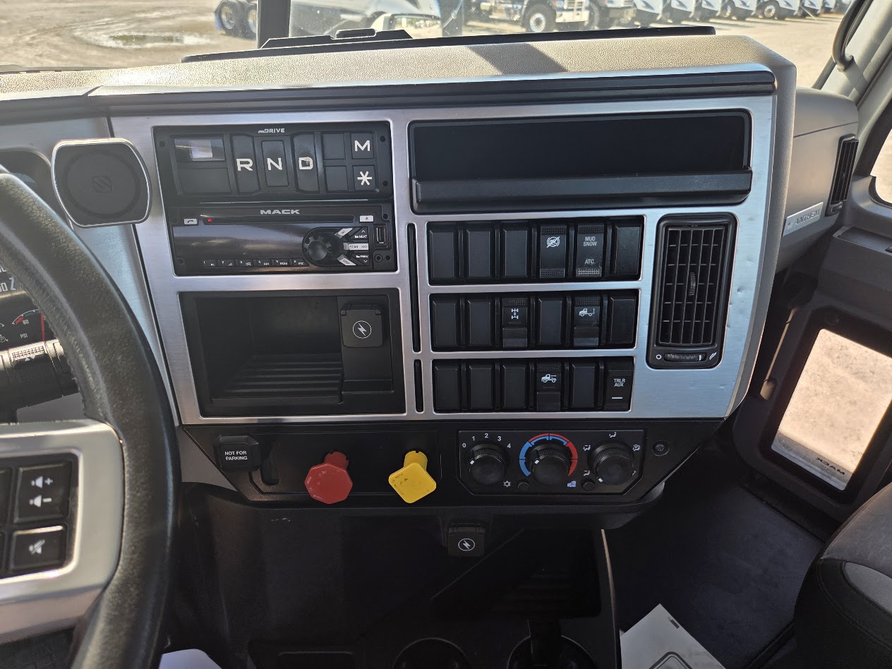 2019 Mack - image 11