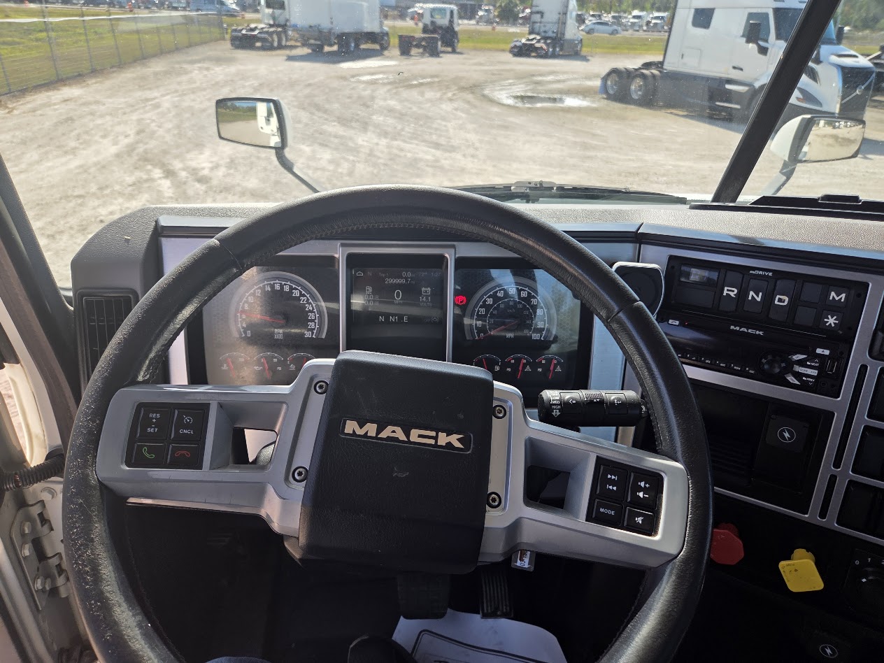 2019 Mack - image 10