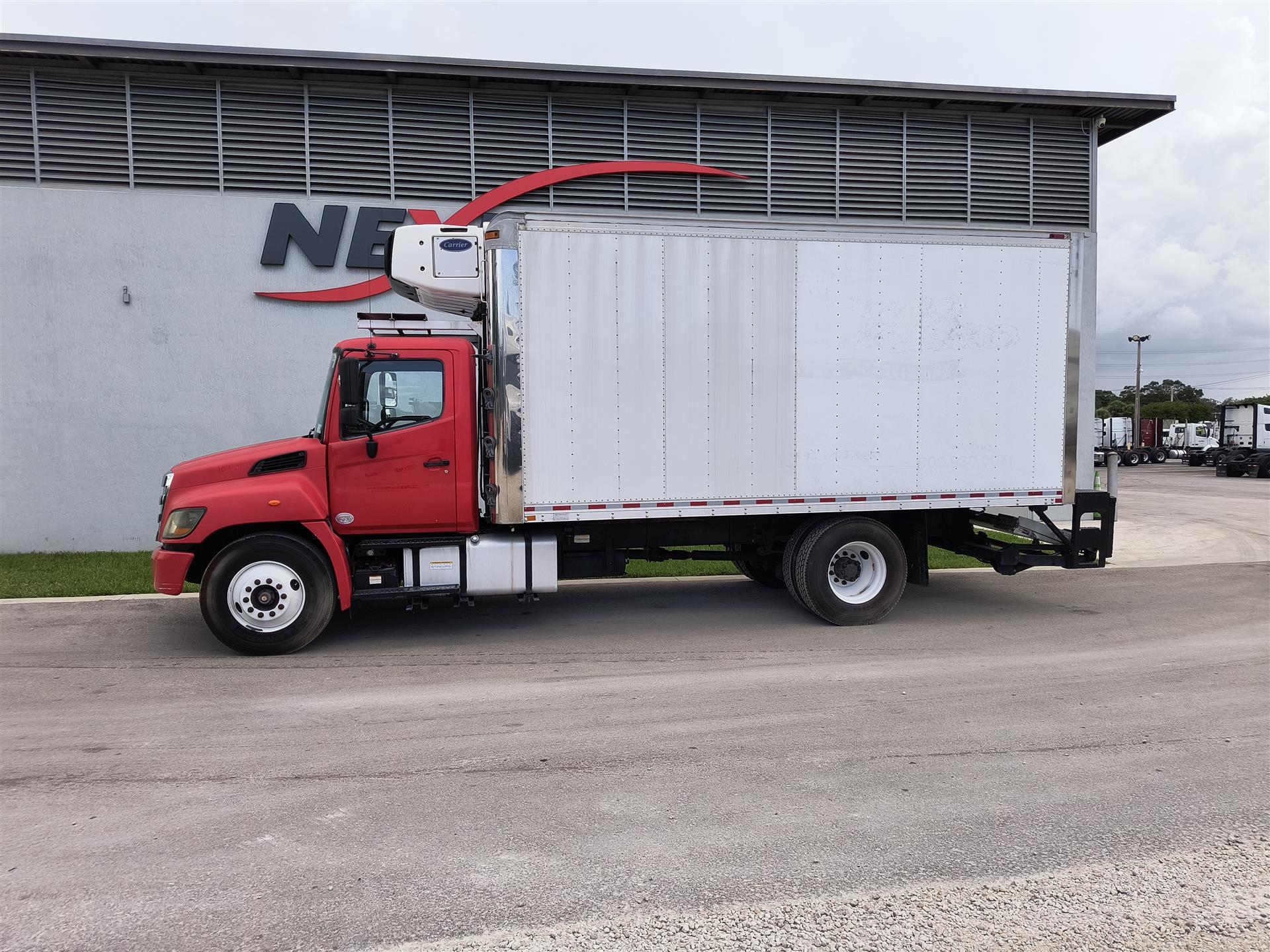 2017 Hino 268 - image 4