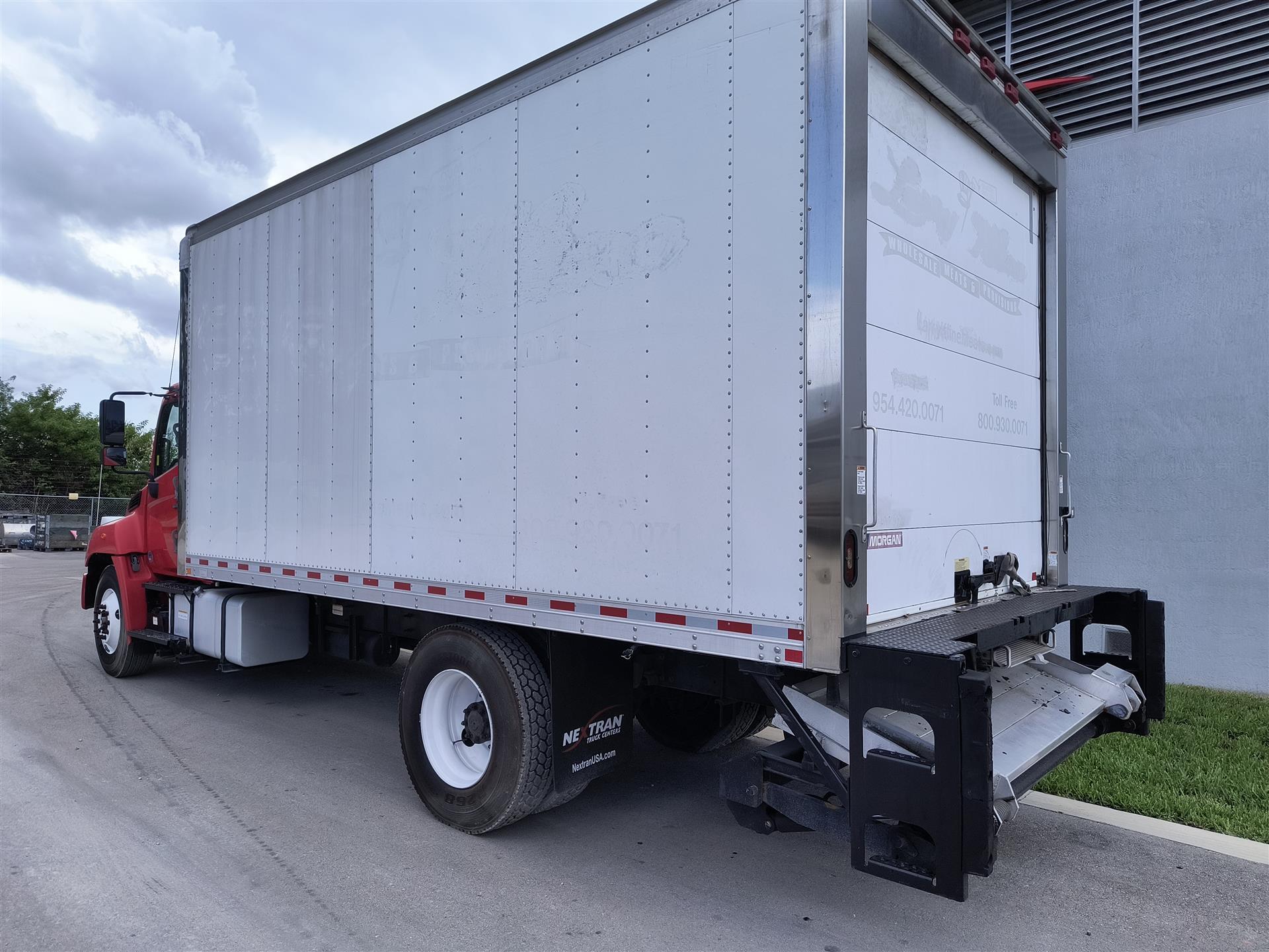 2017 Hino 268 - image 7