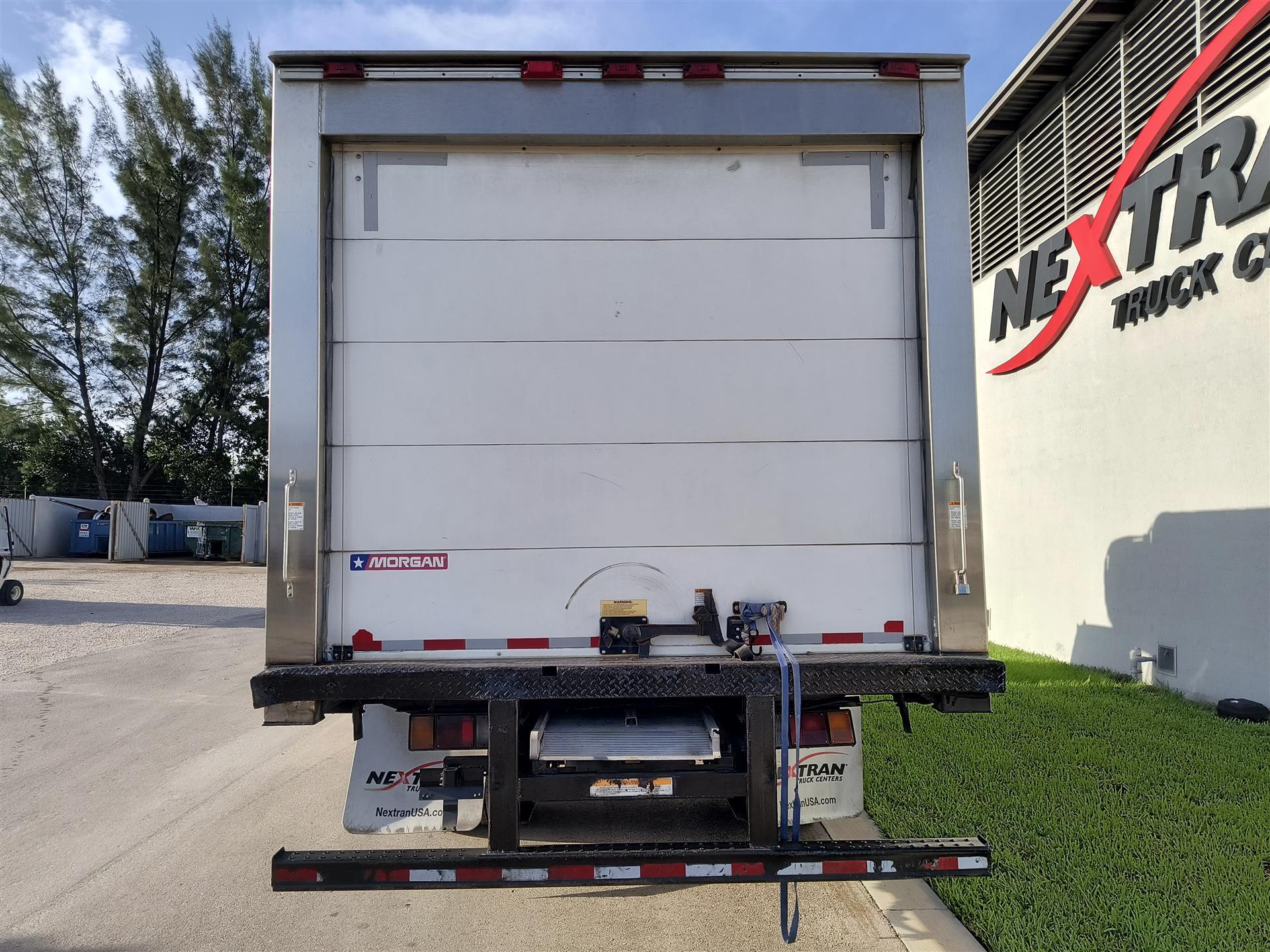 2018 Isuzu NQR - image 6