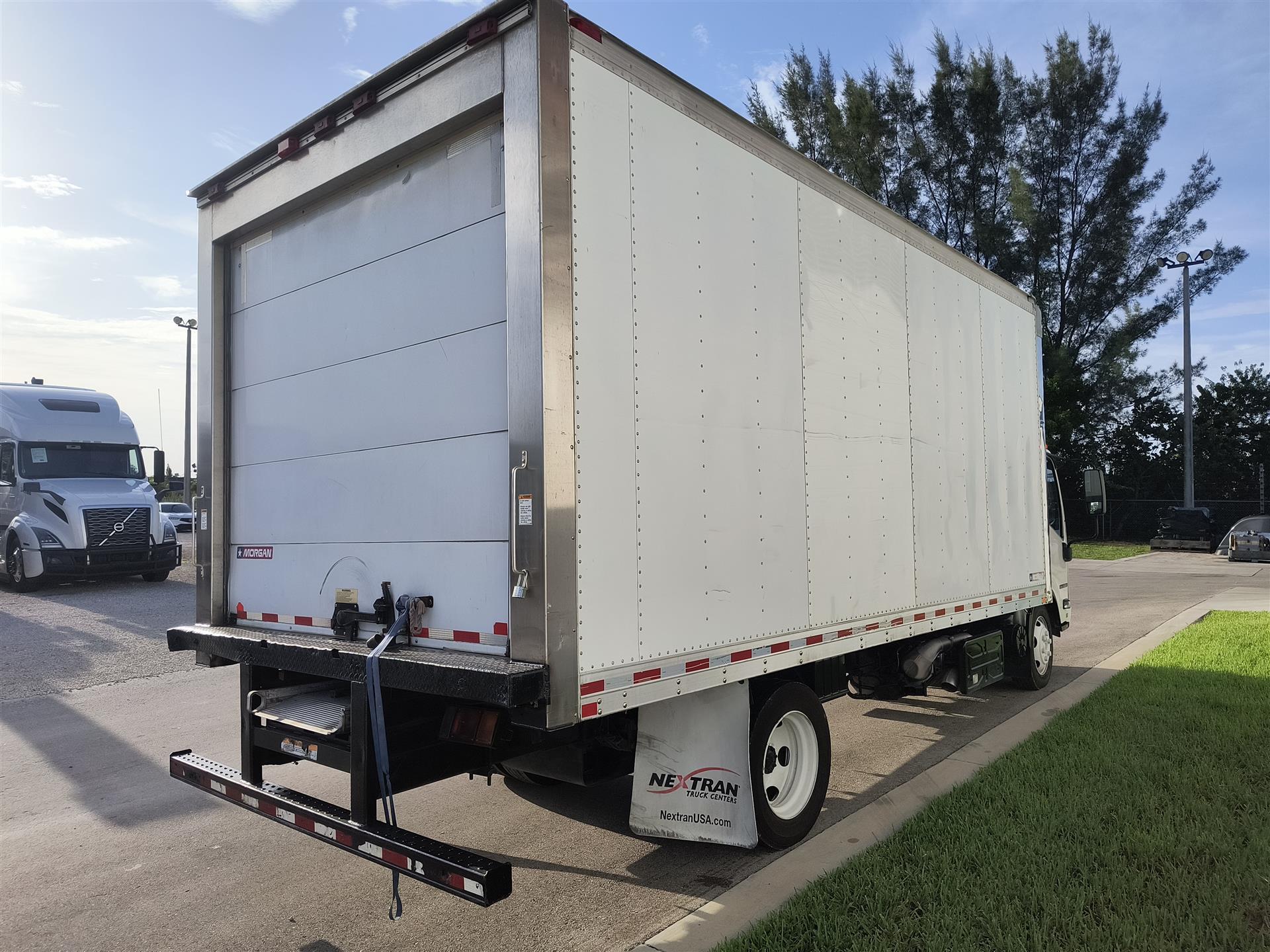 2018 Isuzu NQR - image 7