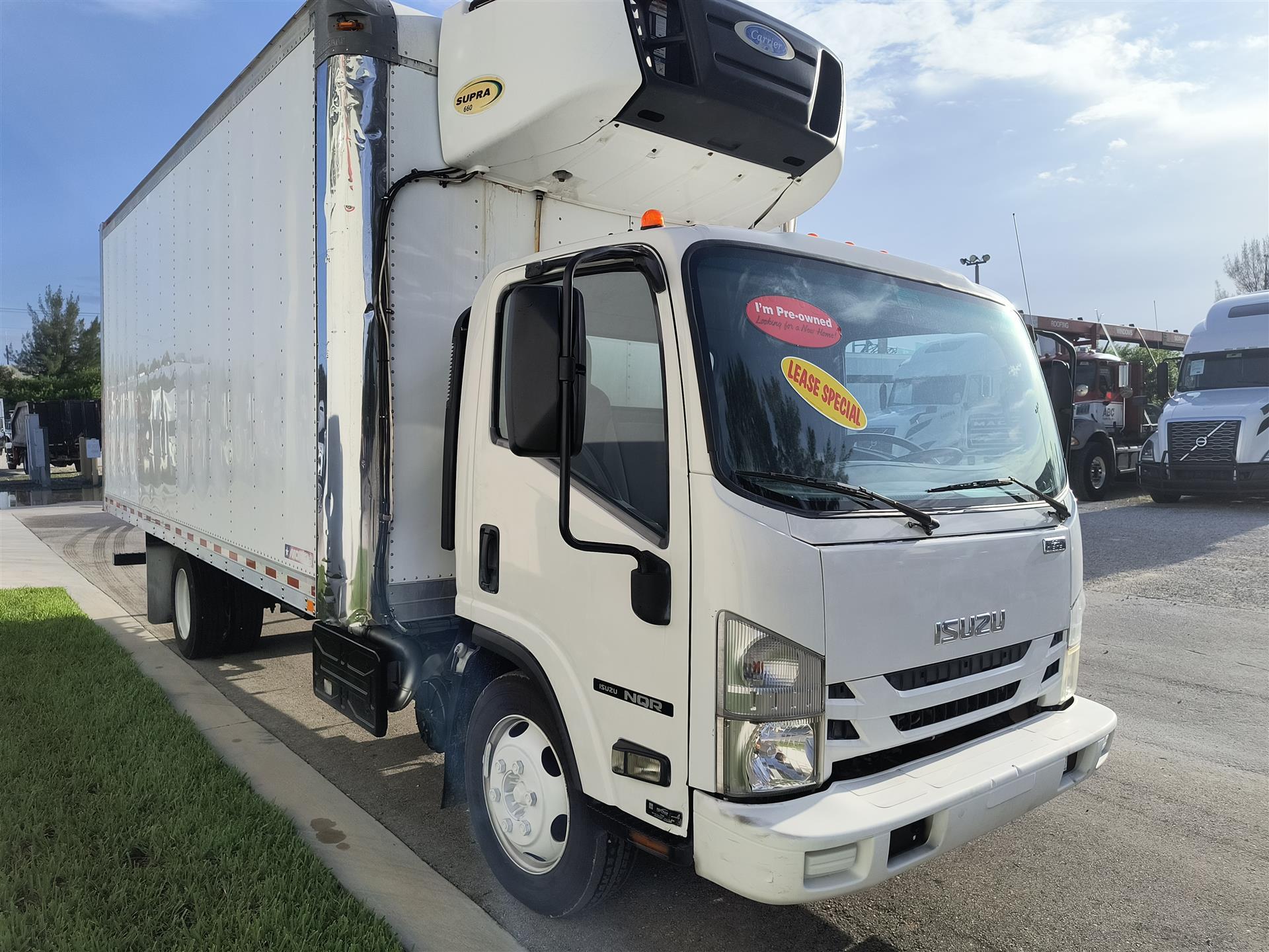 2018 Isuzu NQR - image 2