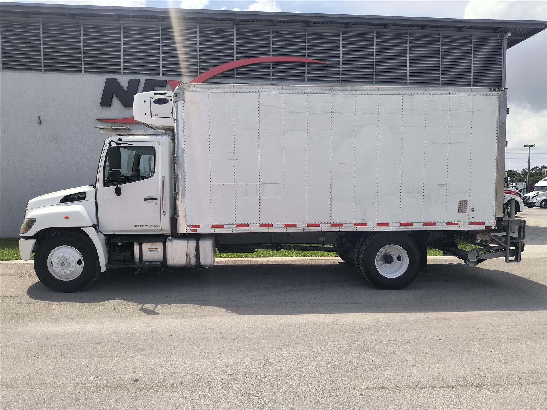 2019 Hino 268 - image 5