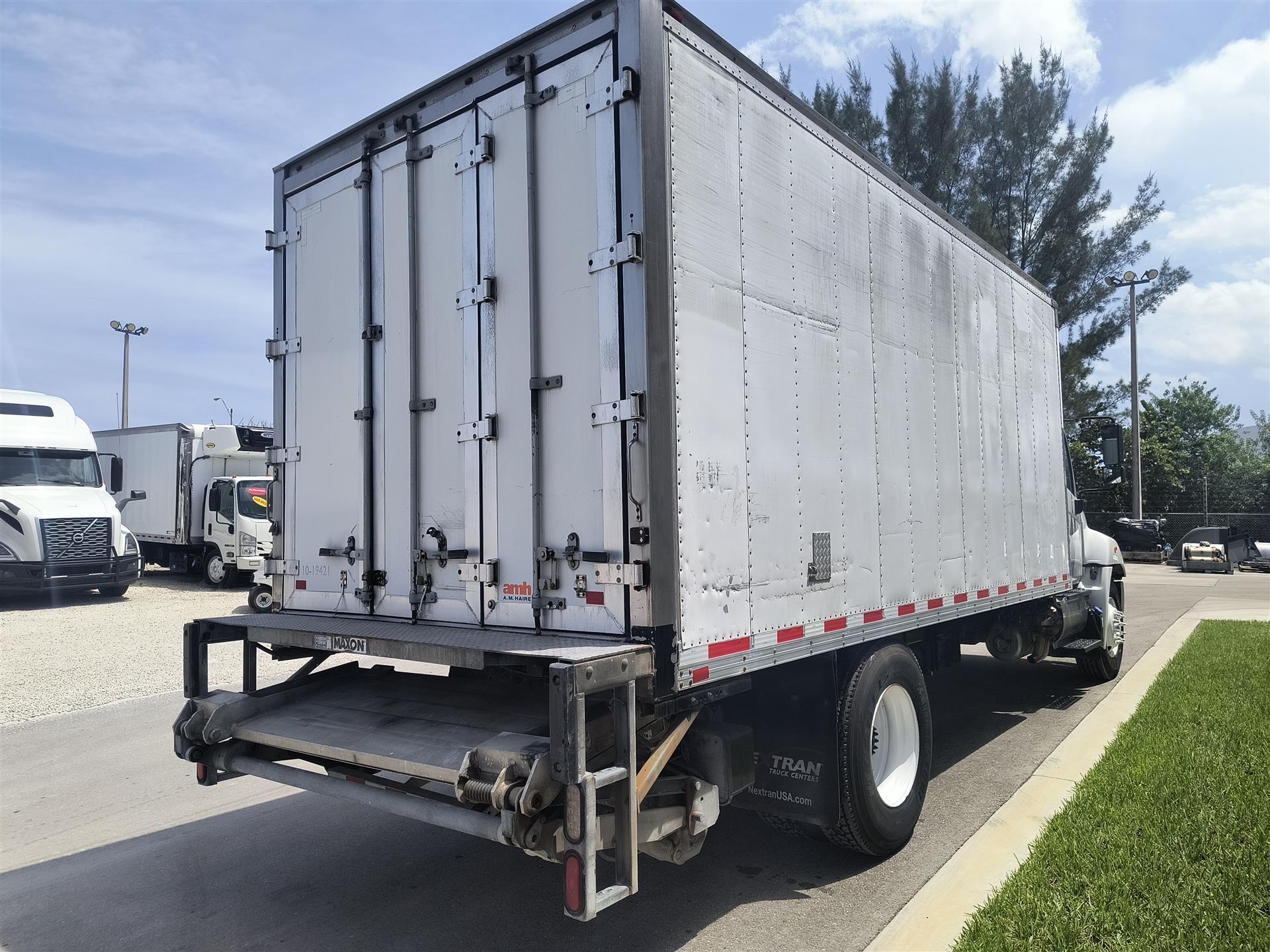 2019 Hino 268 - image 7