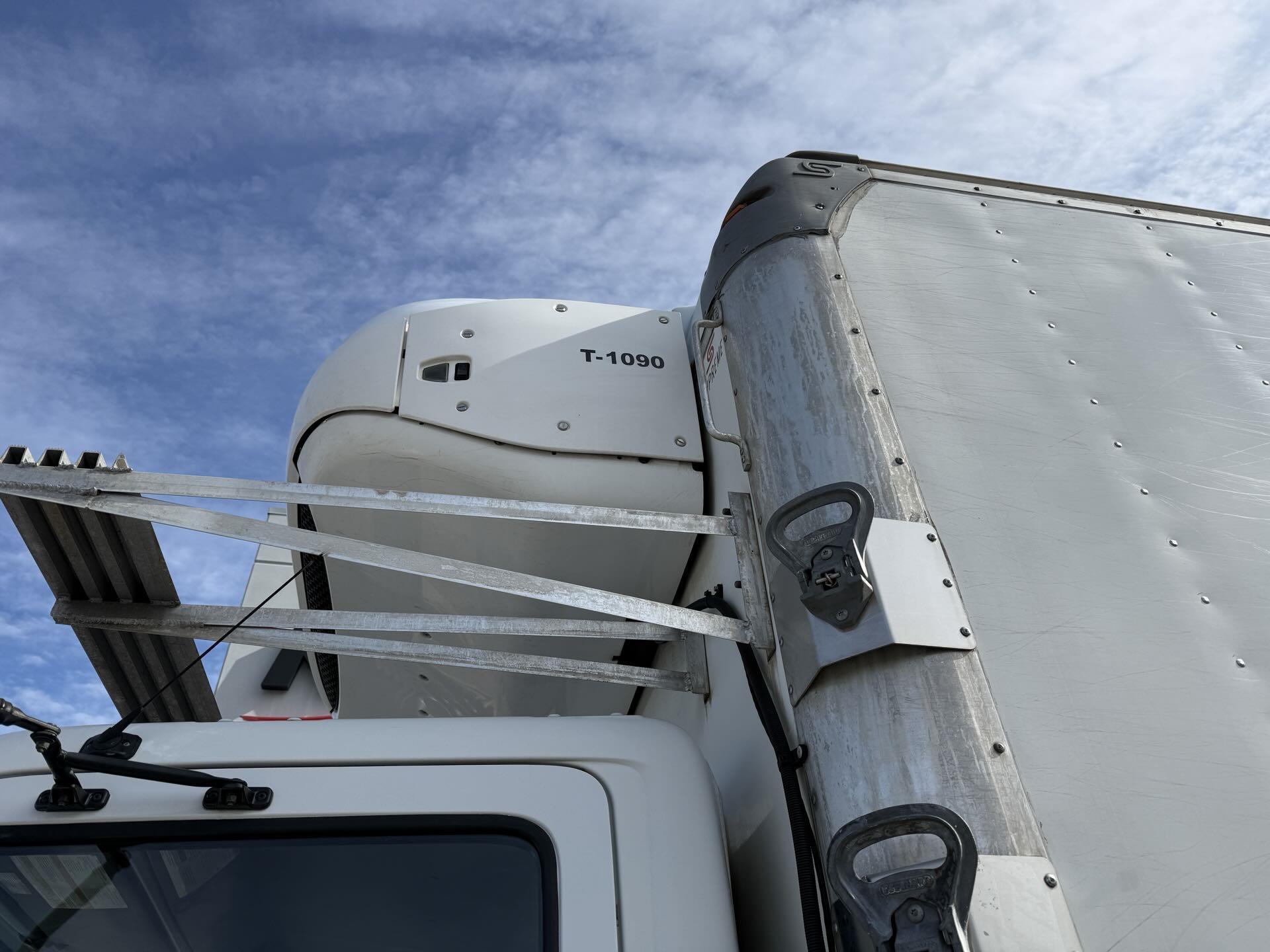 2021 Hino 268 - image 6