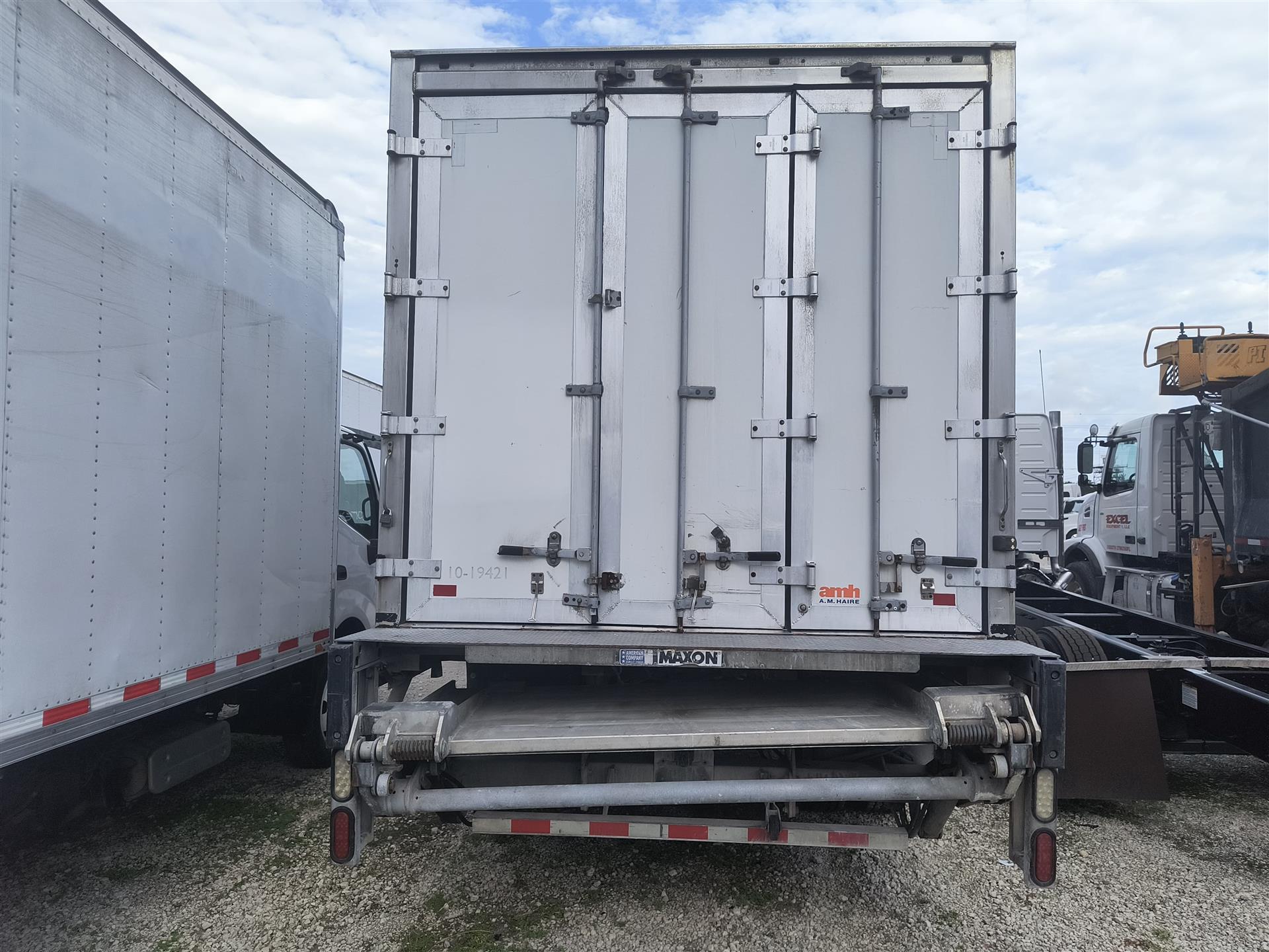 2019 Hino 268 - image 4