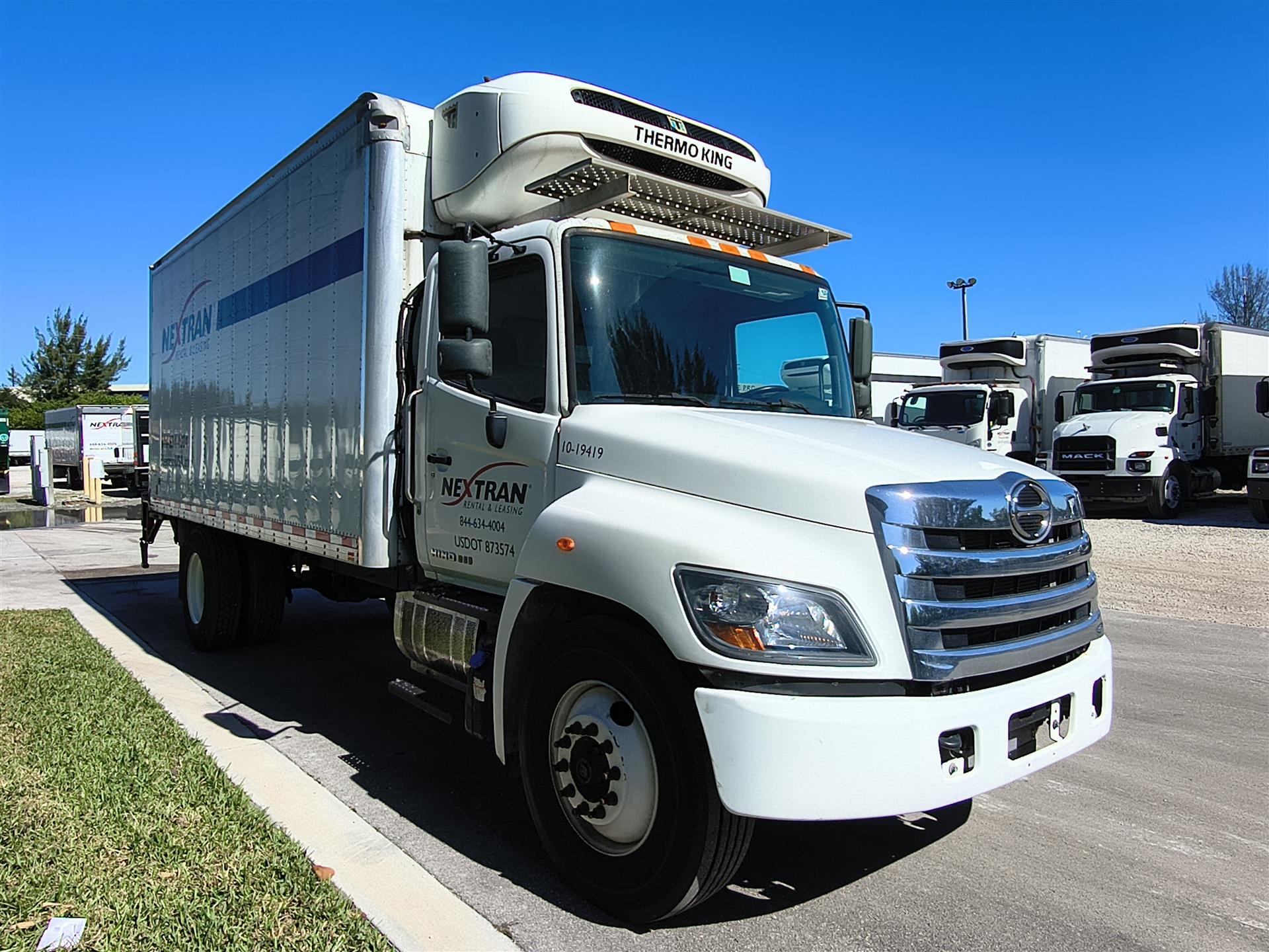 2019 Hino 268 - image 4