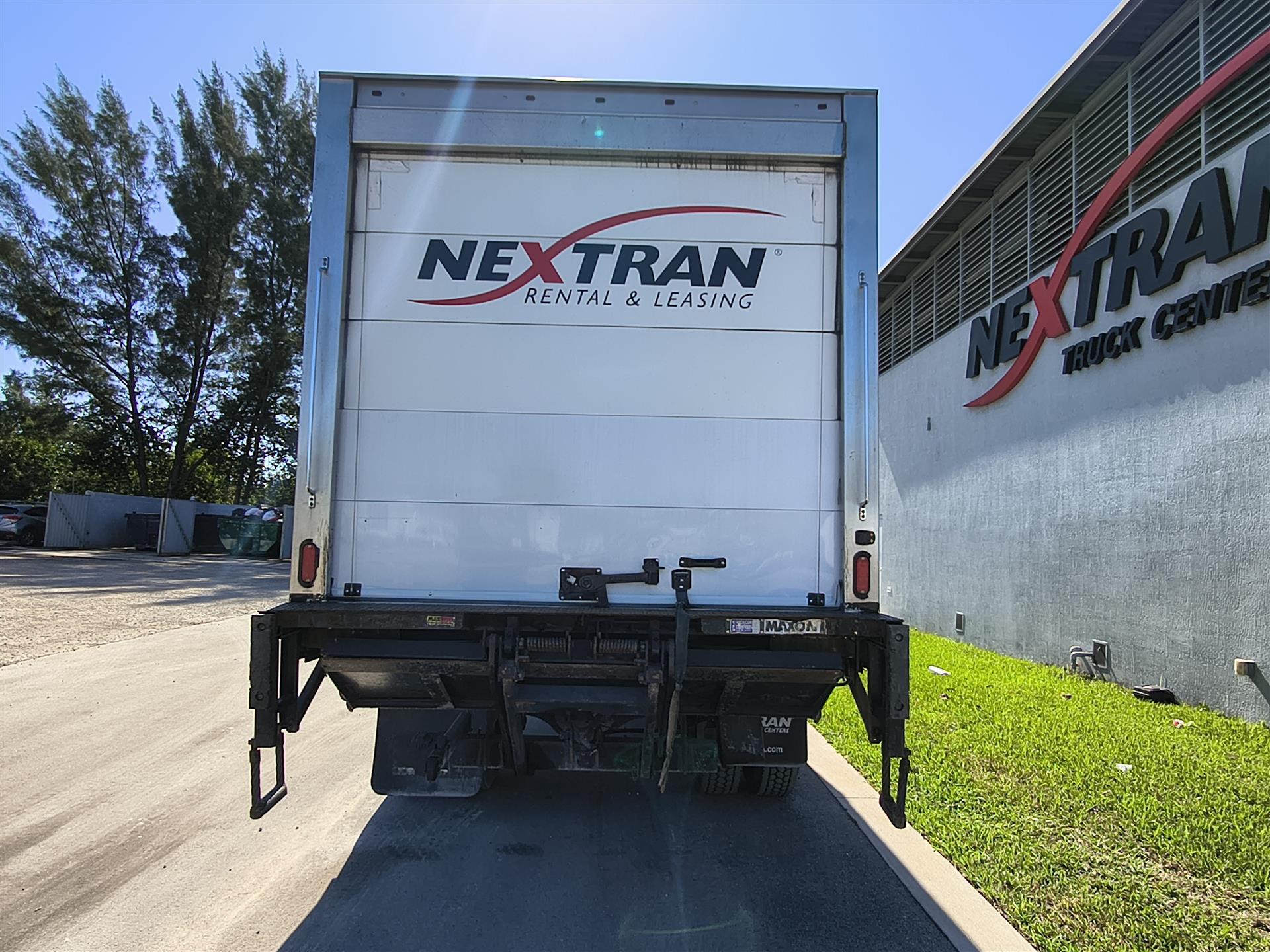 2019 Hino 268 - image 7