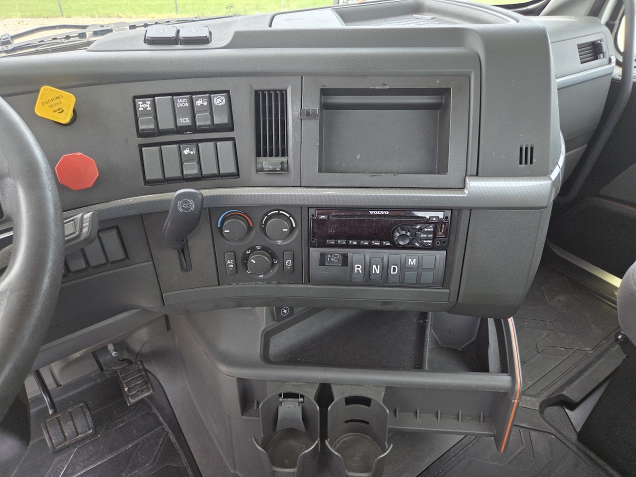 2020 Volvo - image 11