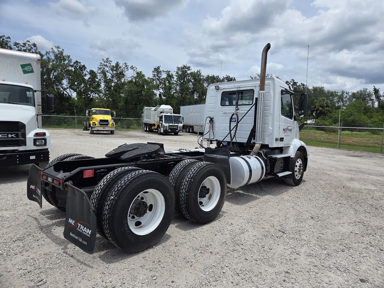 2020 Volvo - image 7