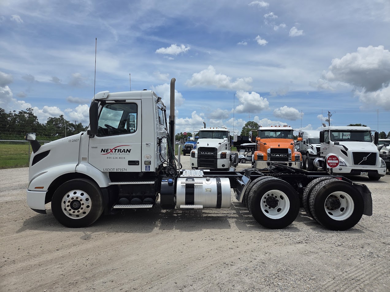 2020 Volvo - image 5