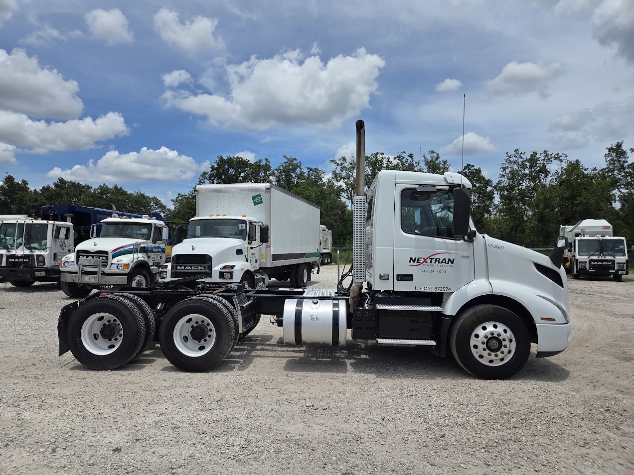 2020 Volvo - image 4