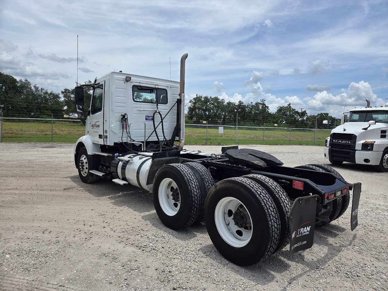 2020 Volvo - image 6