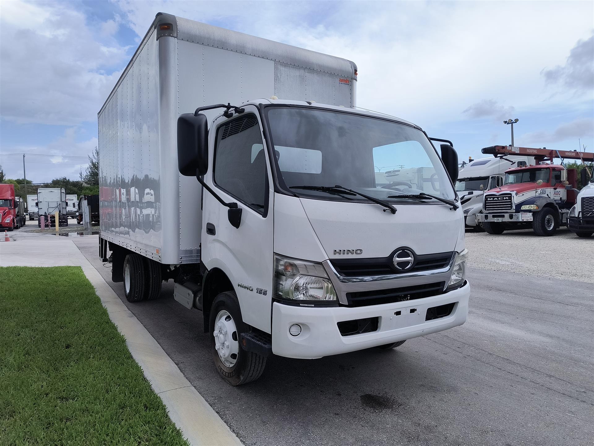 2019 Hino - image 4
