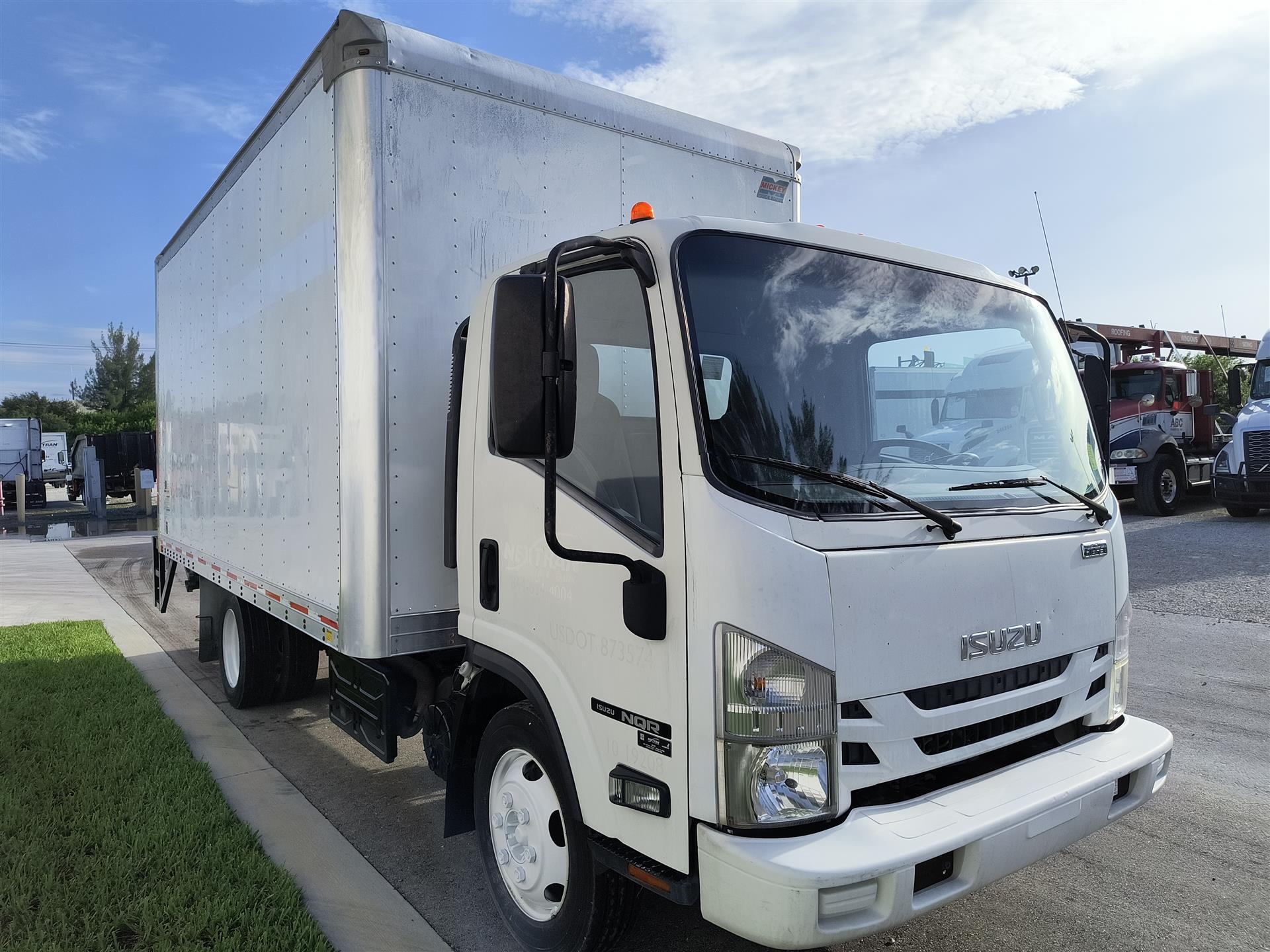 2019 Isuzu NQR - image 4