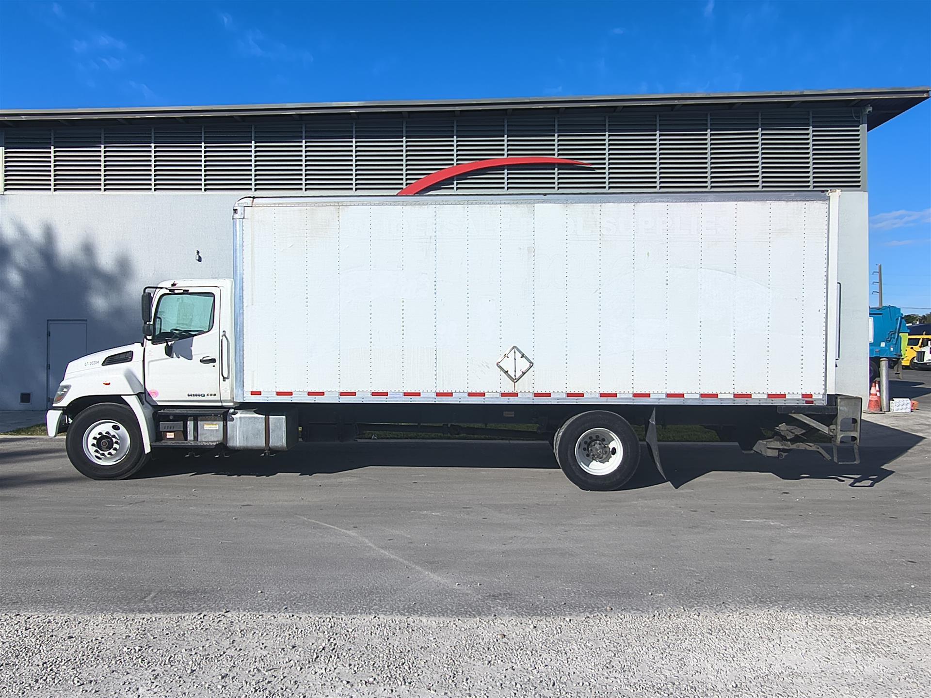 2020 Hino 338 - image 4