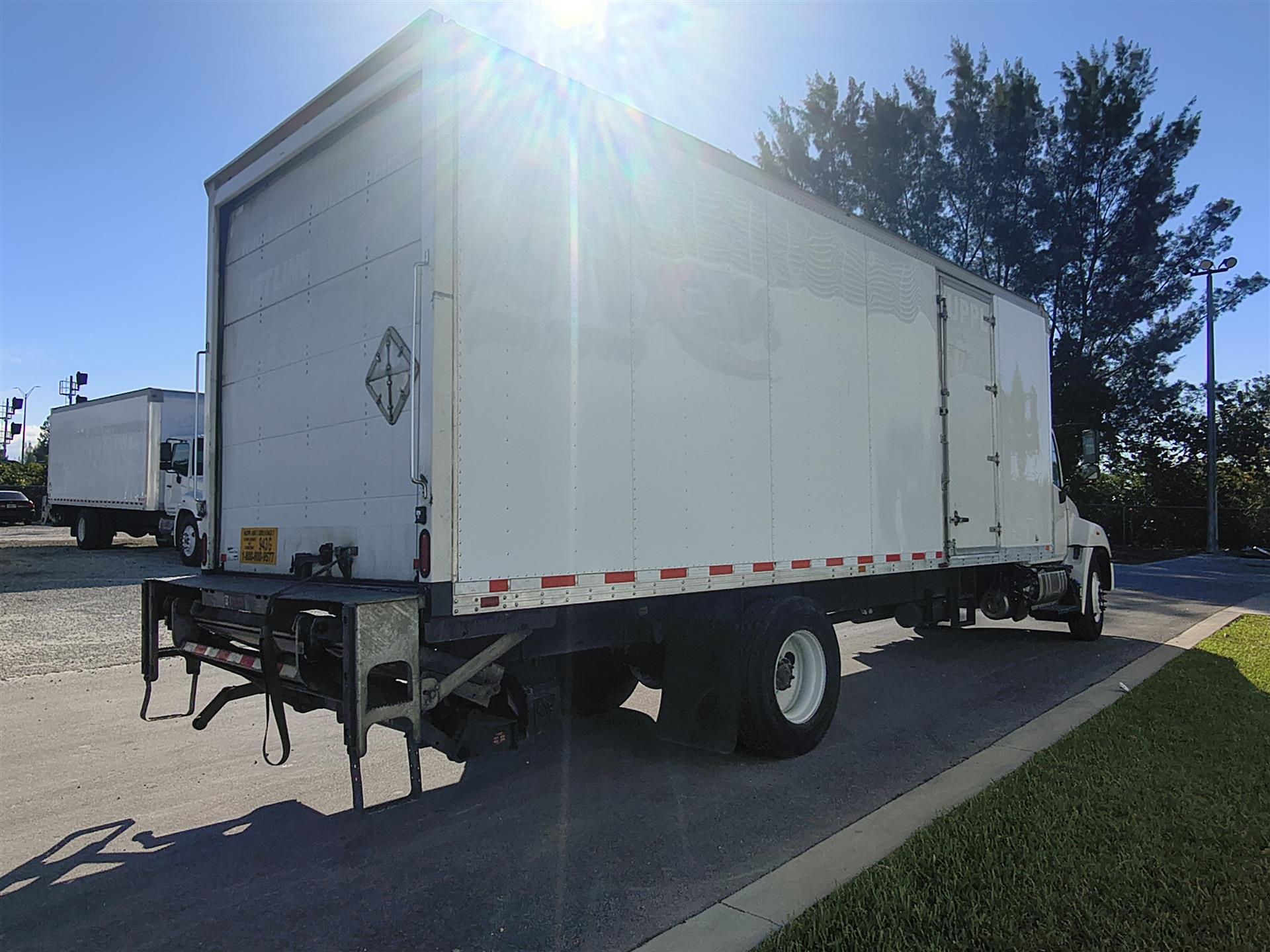 2020 Hino 338 - image 6