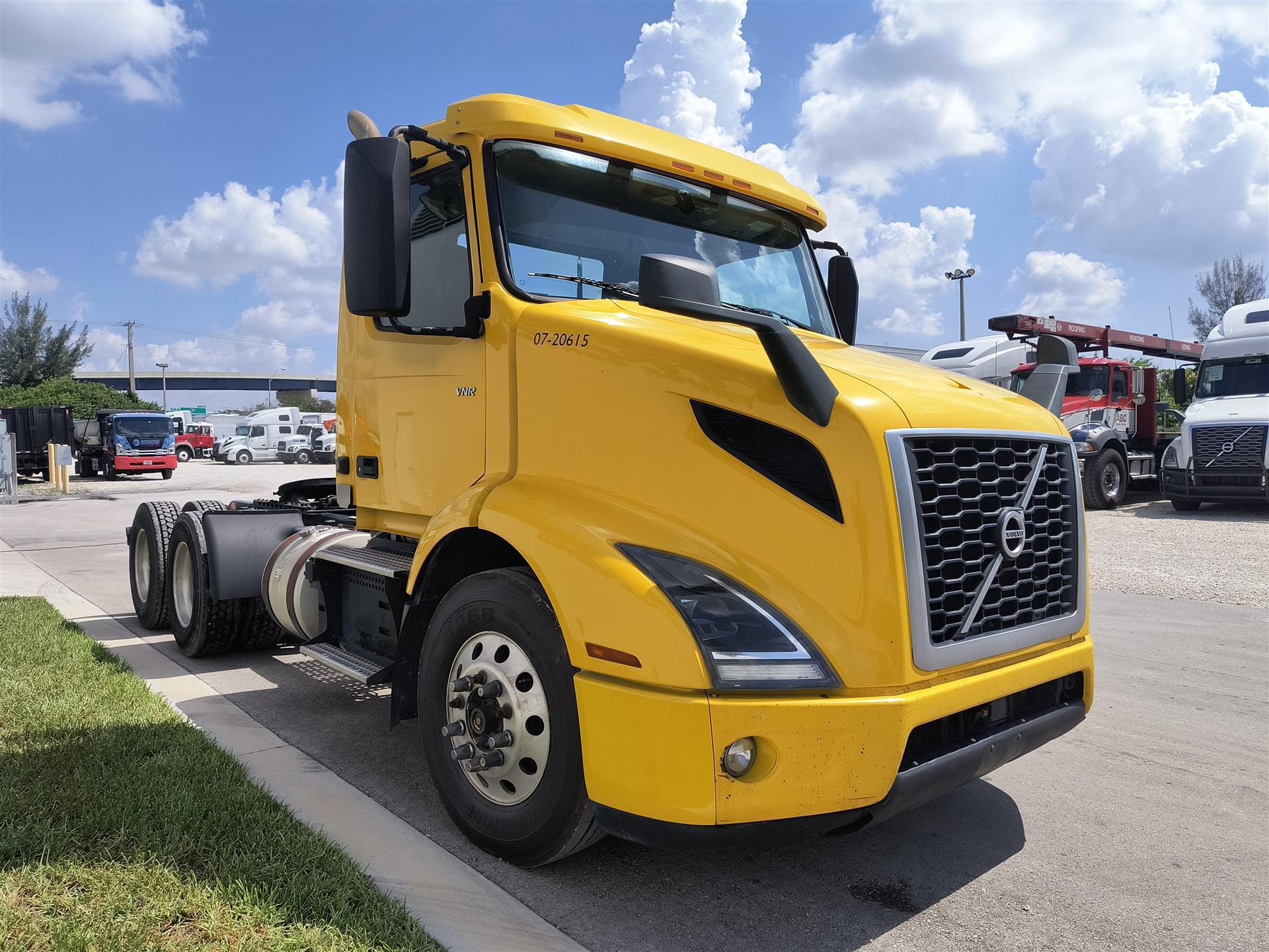 2020 Volvo - image 2