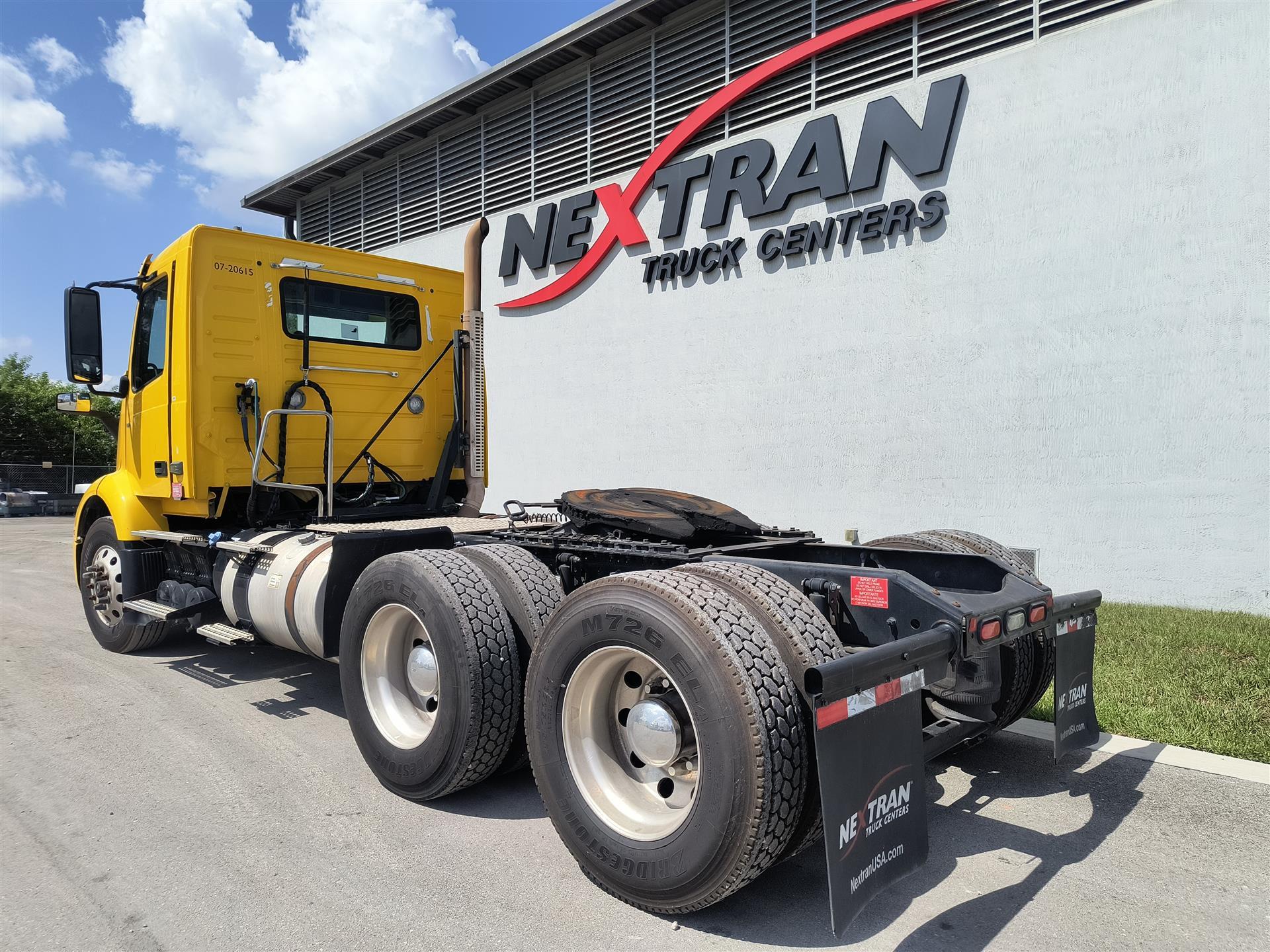 2020 Volvo - image 5