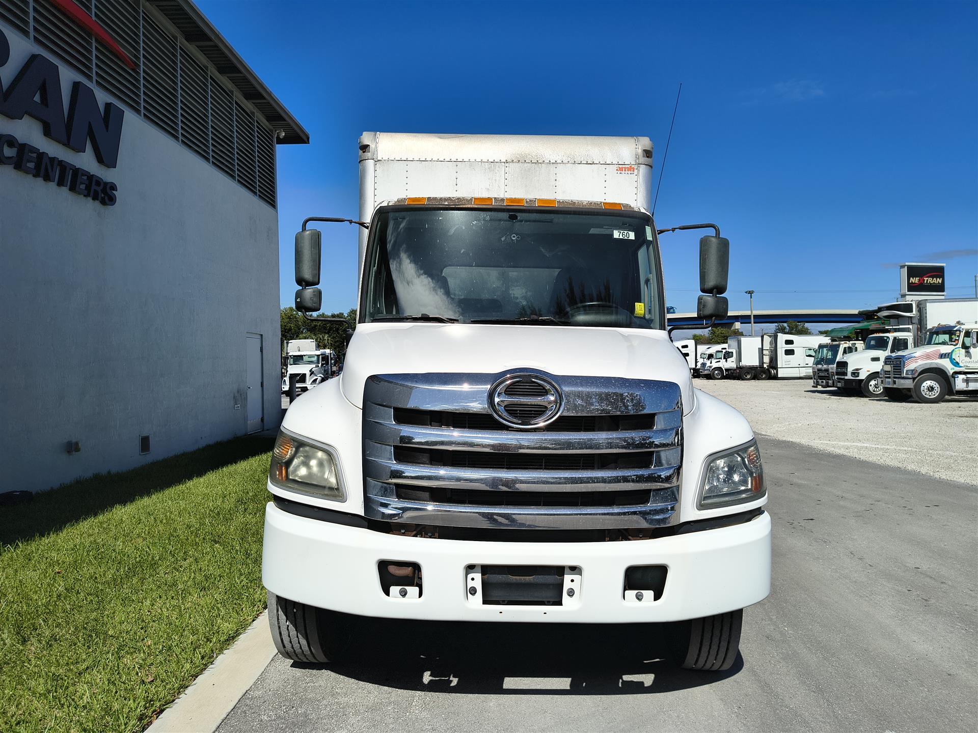 2019 Hino 268 - image 4