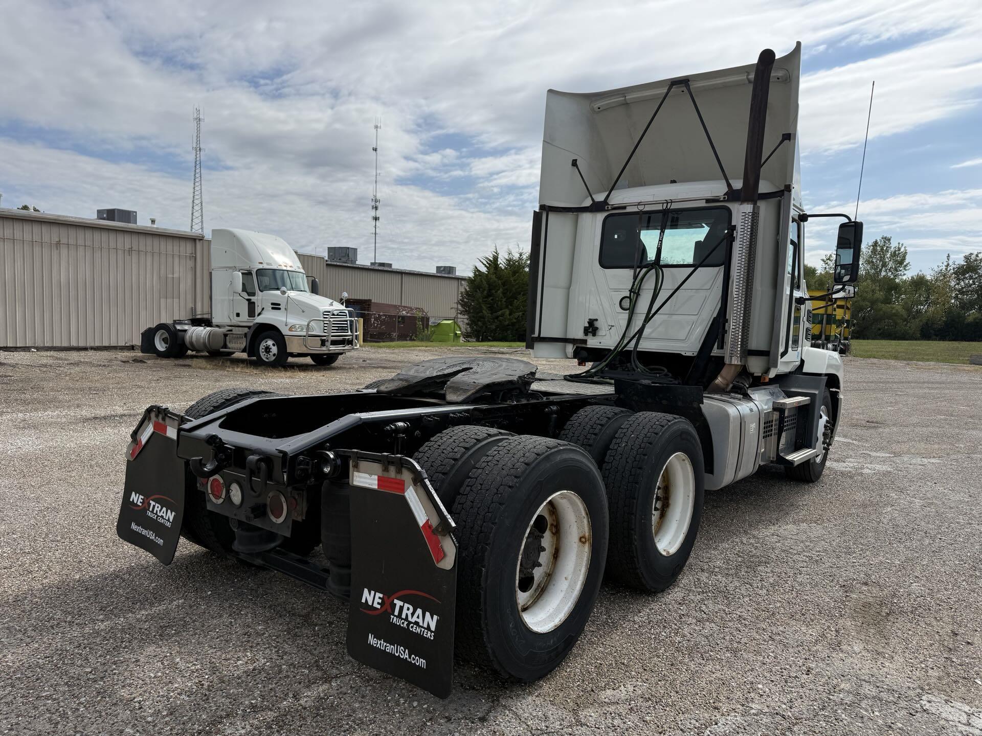 2019 Mack - image 6