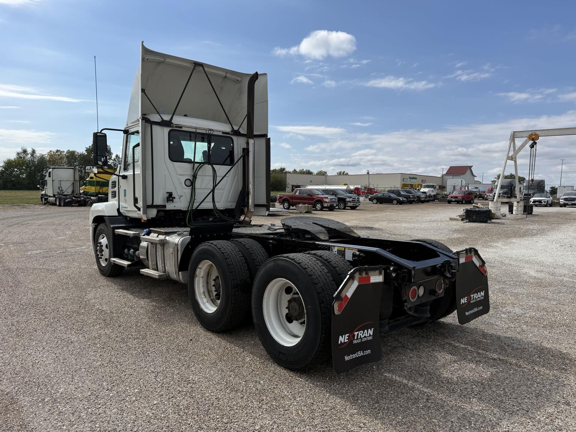 2019 Mack - image 6
