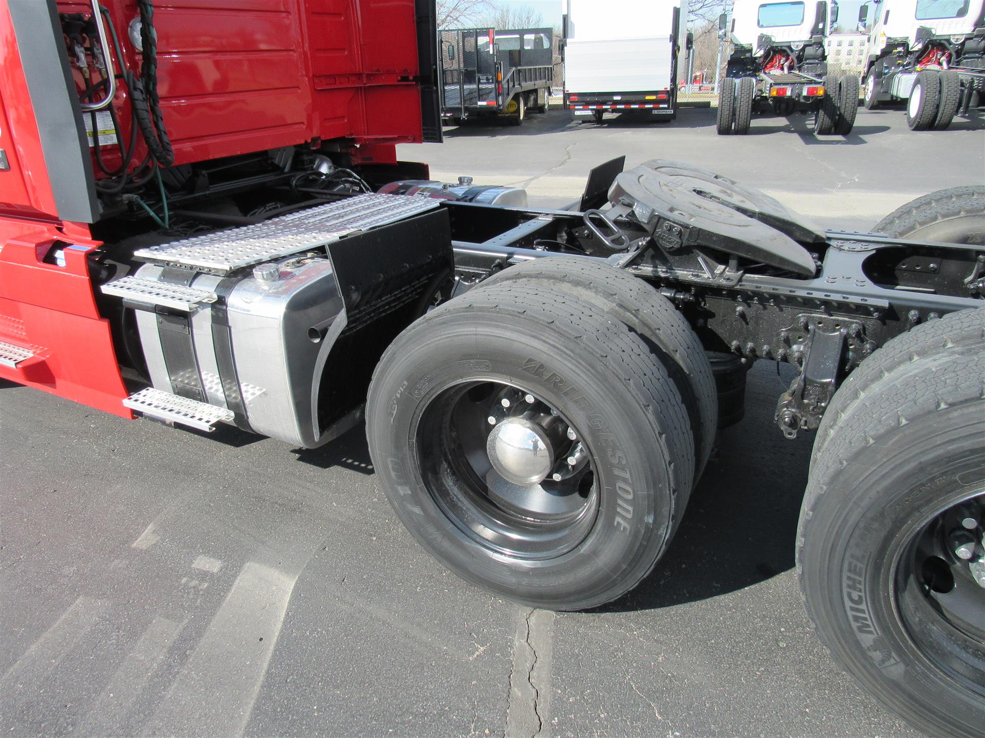 2021 Volvo - image 4