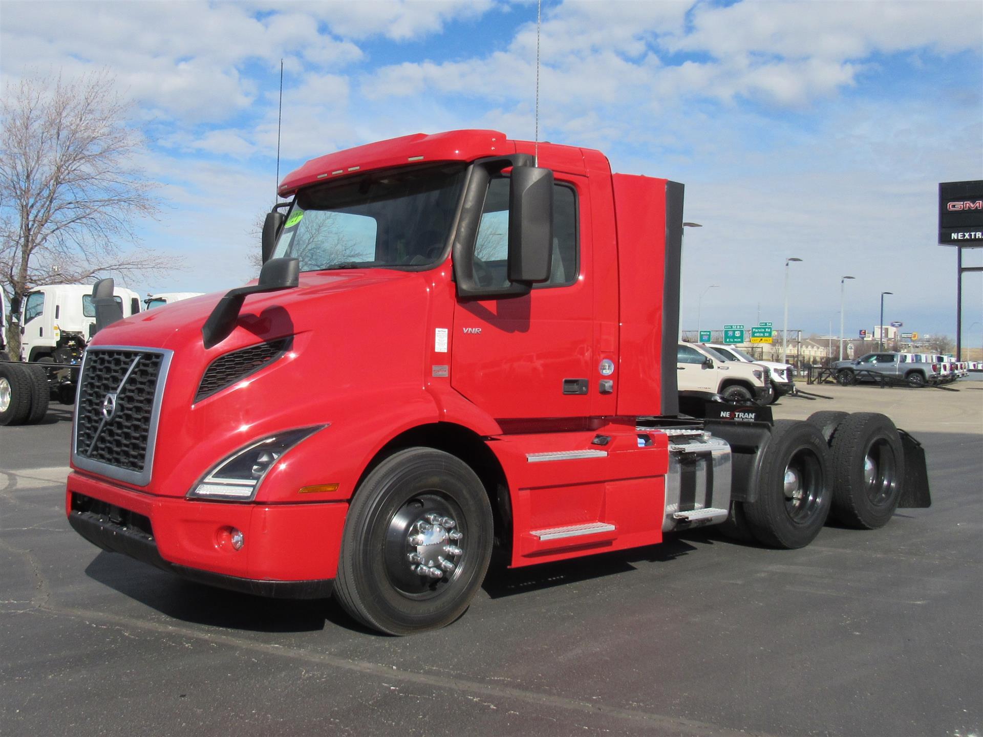 2021 Volvo VNR64T300