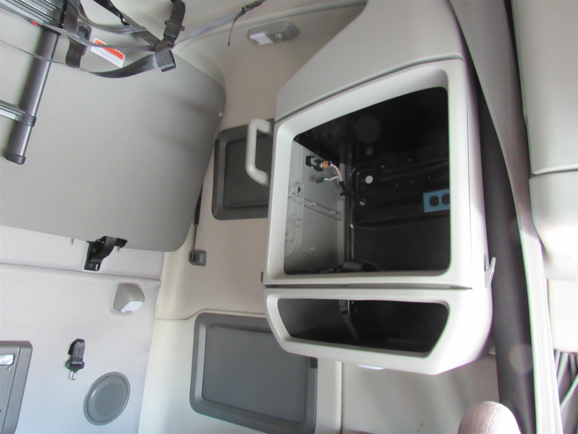 2022 Volvo — photo 20