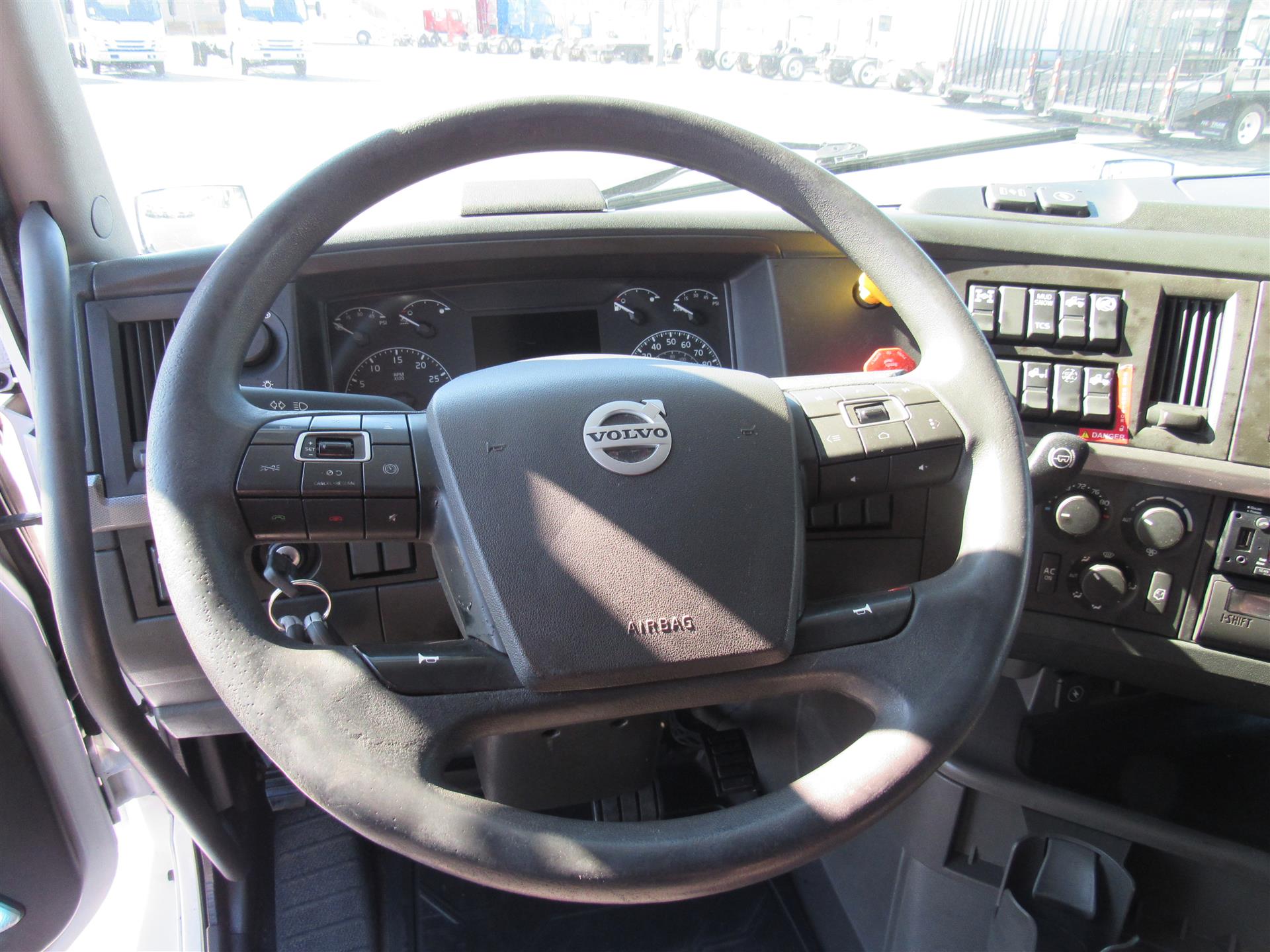 2022 Volvo — photo 12