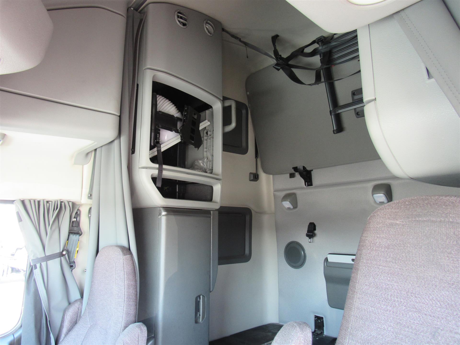 2022 Volvo — photo 16