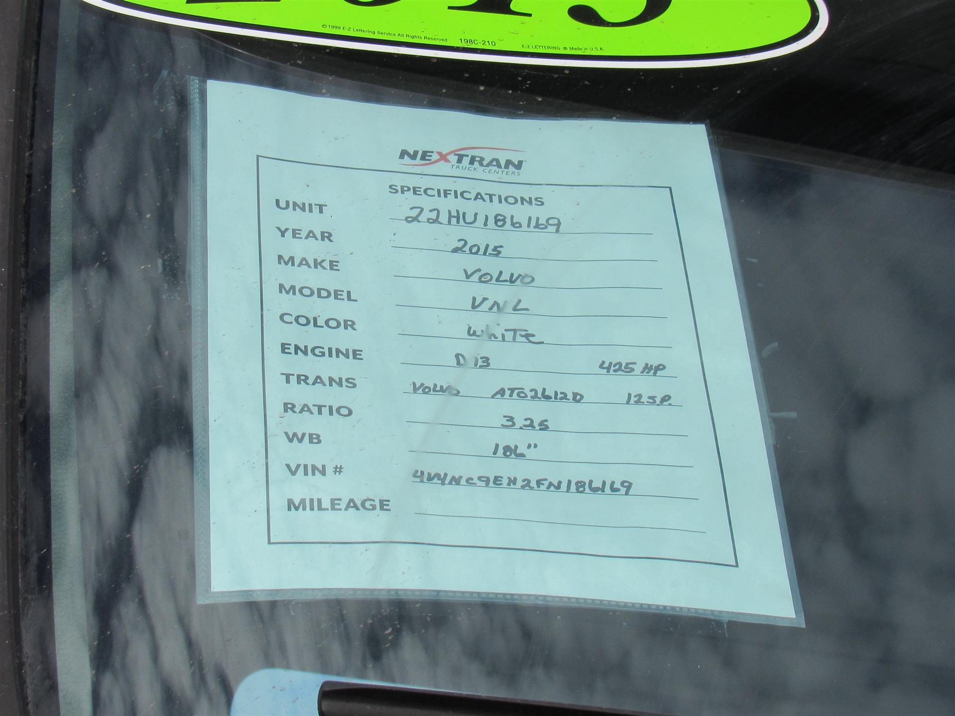 2015 Volvo - image 9