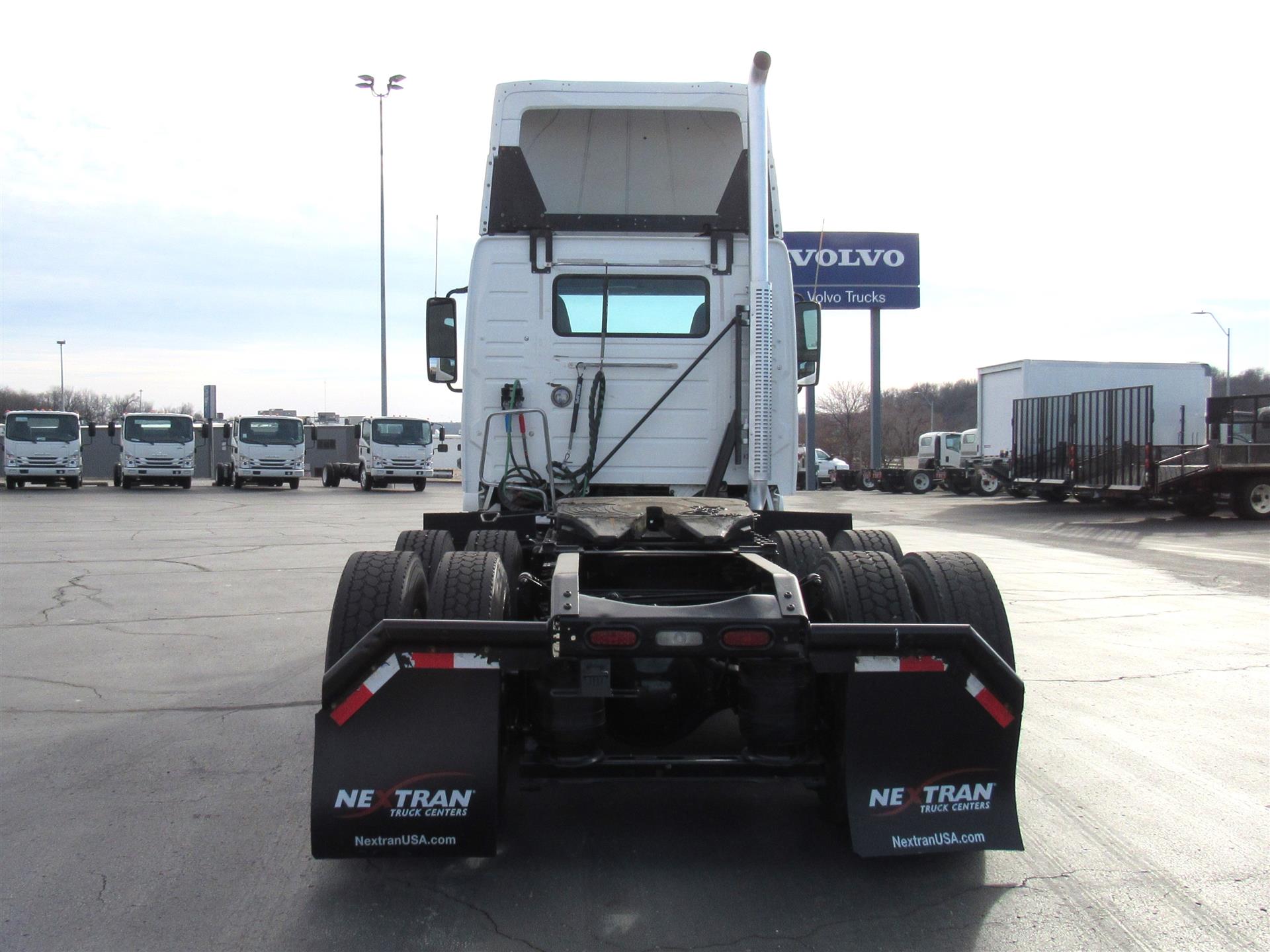 2015 Volvo - image 4