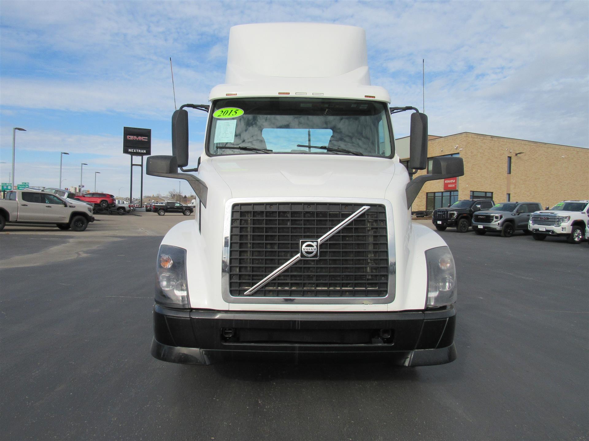 2015 Volvo - image 8