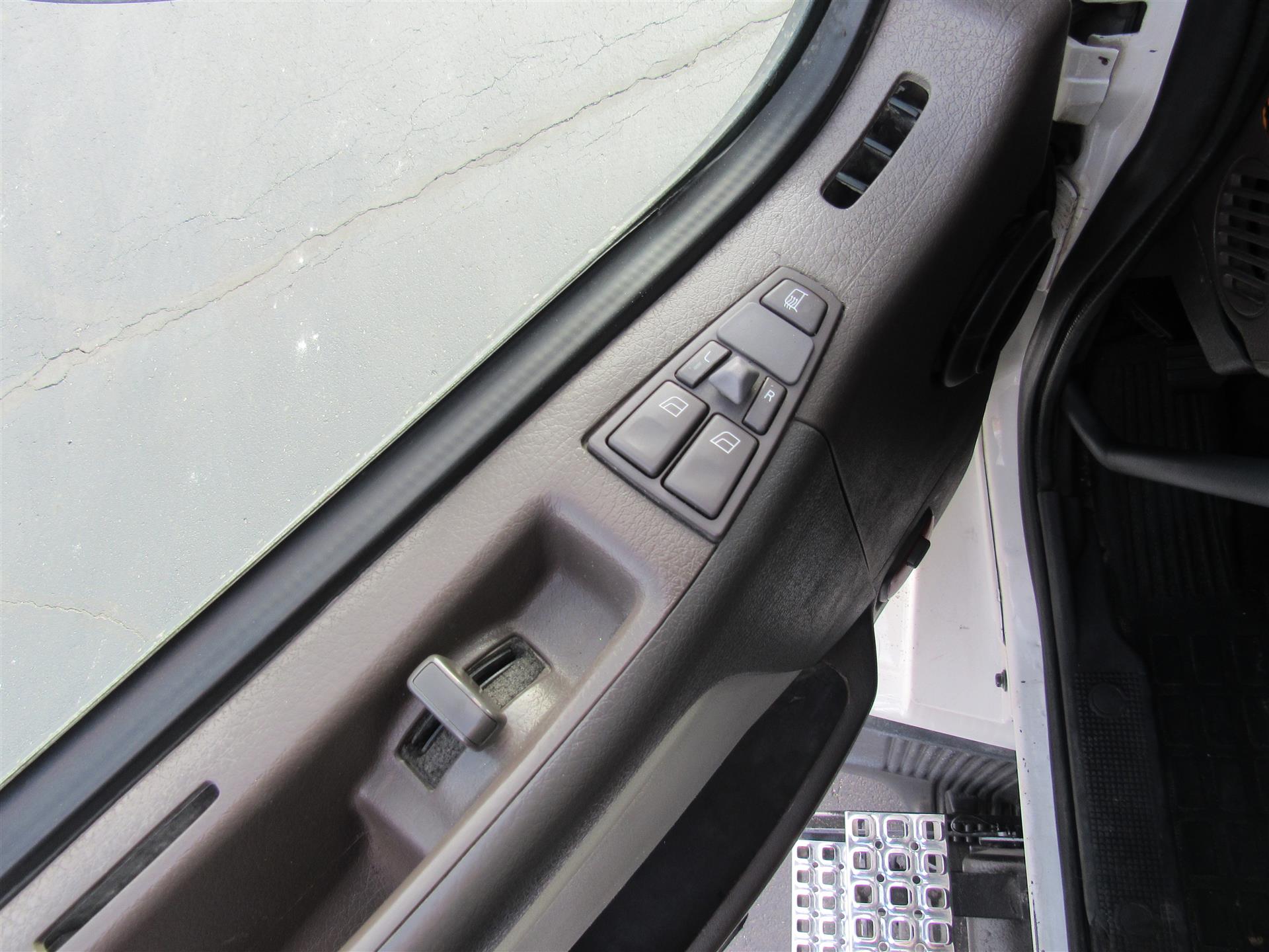 2015 Volvo - image 10