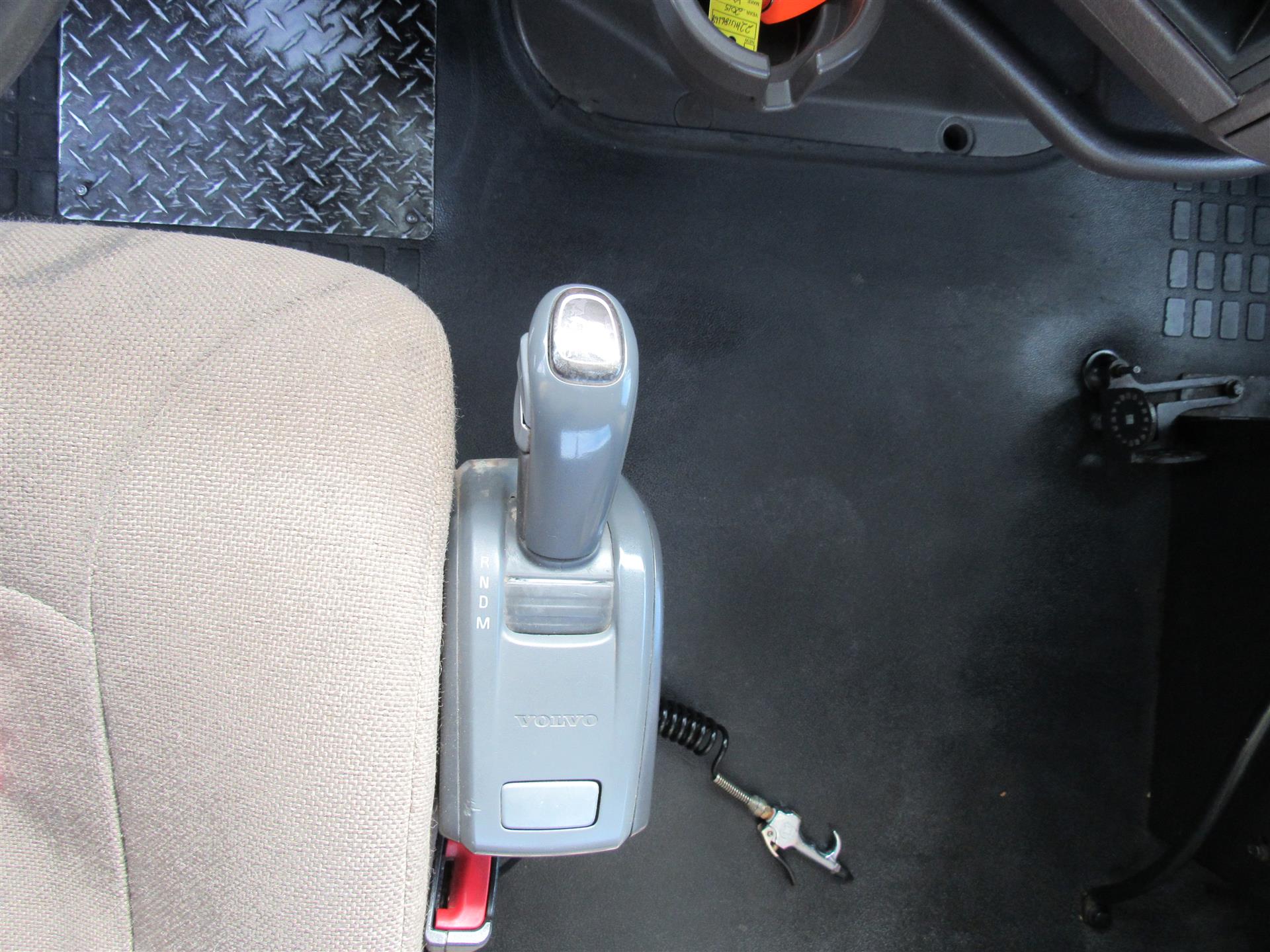 2015 Volvo - image 15