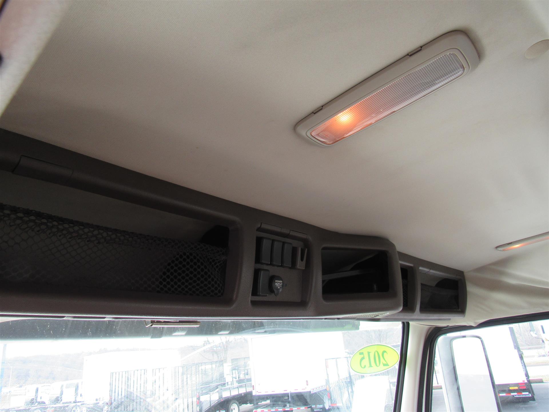 2015 Volvo - image 11