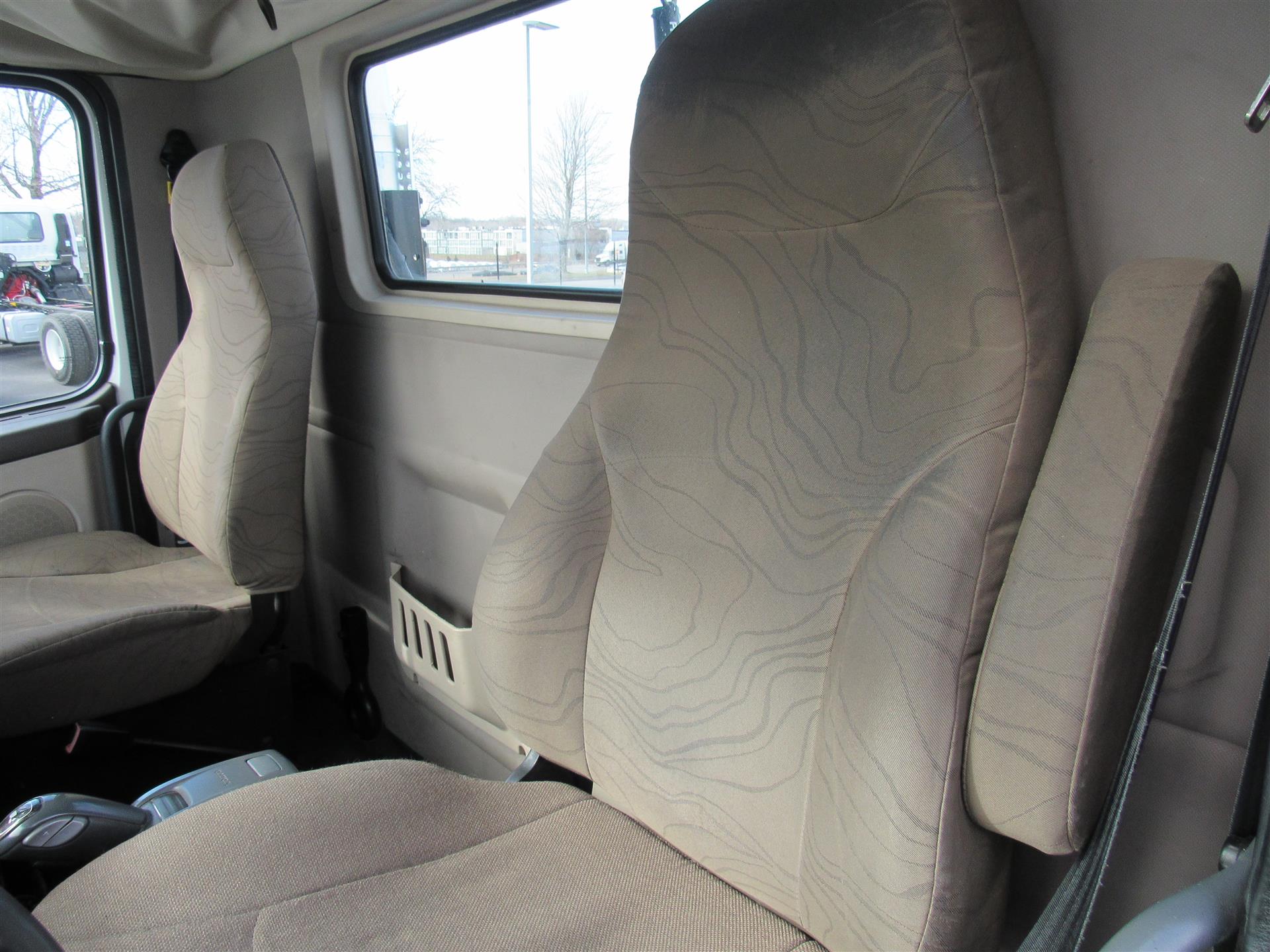 2015 Volvo - image 16