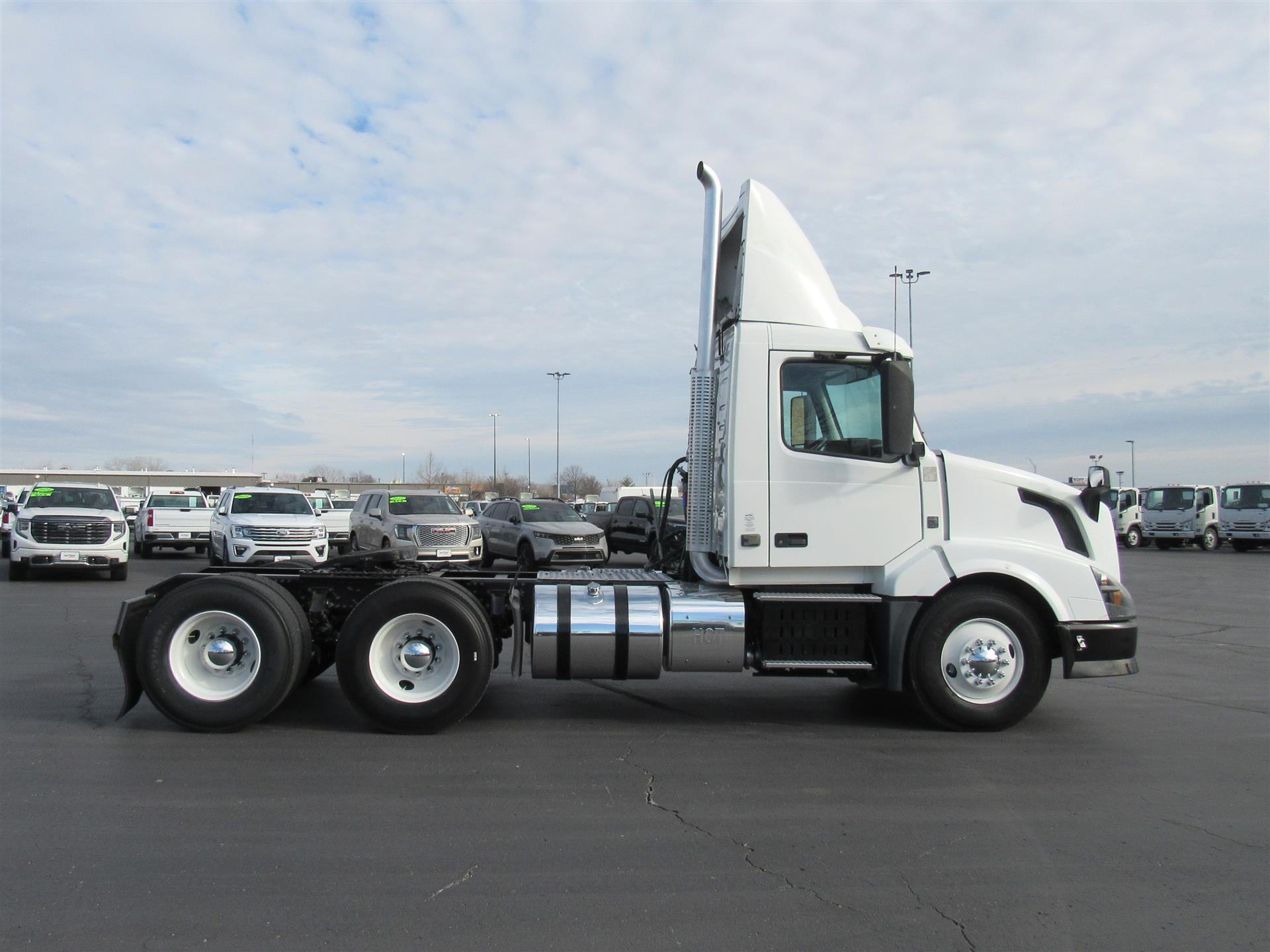 2015 Volvo - image 6