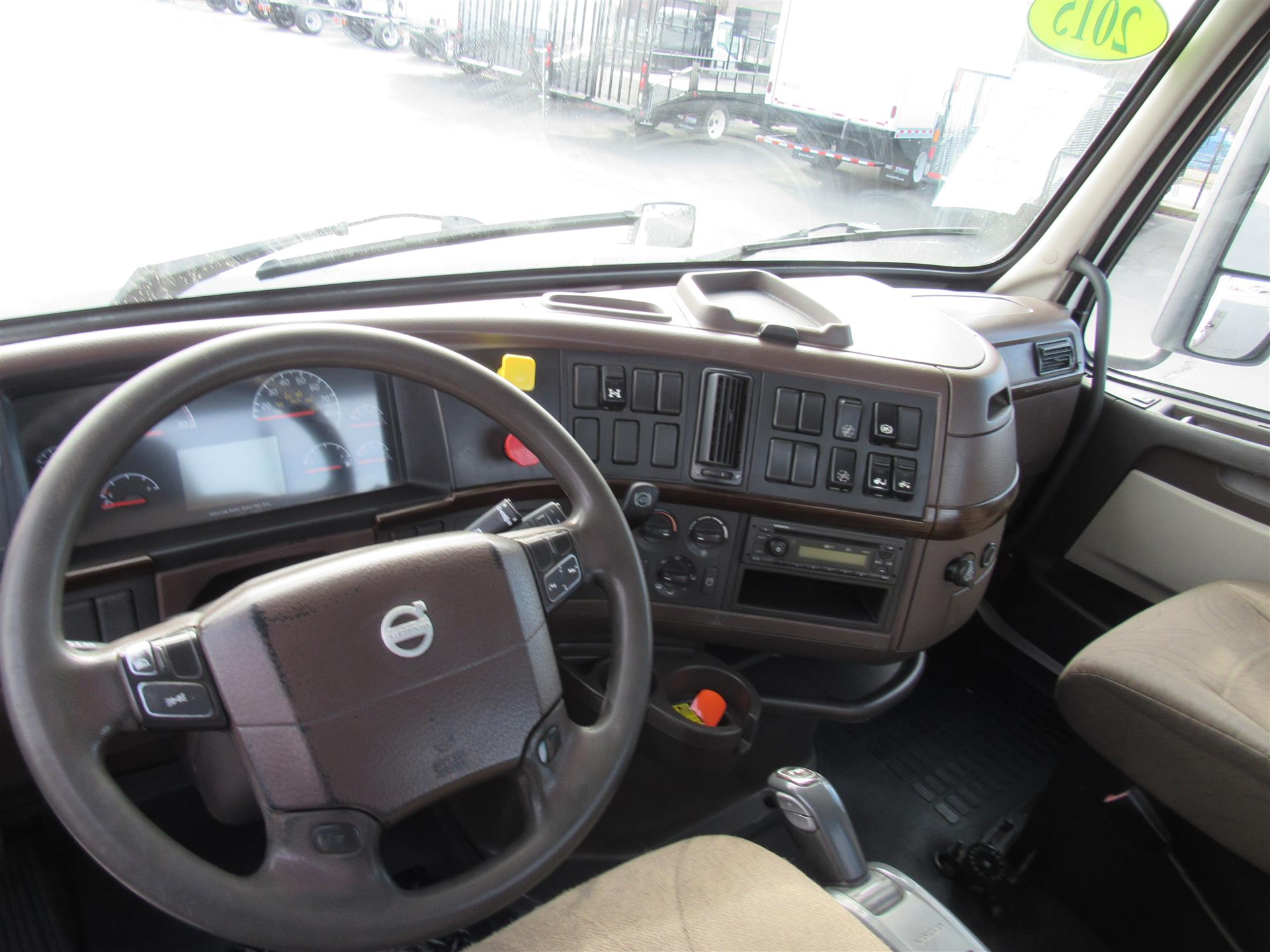 2015 Volvo - image 12