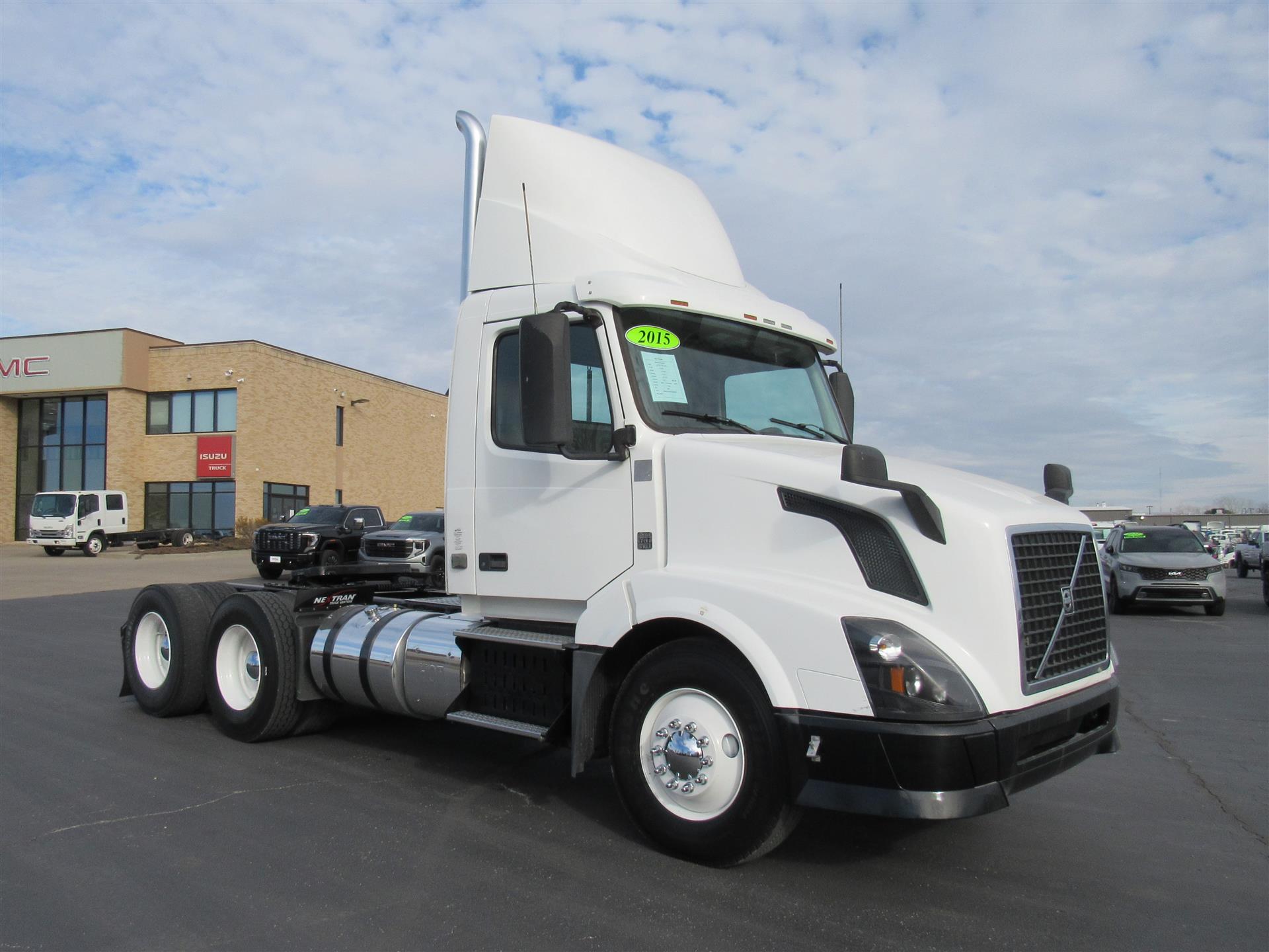 2015 Volvo - image 7