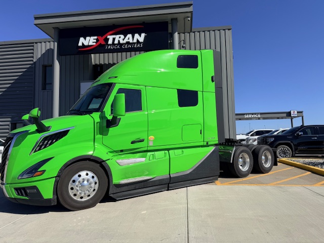 2026 Volvo - image 3